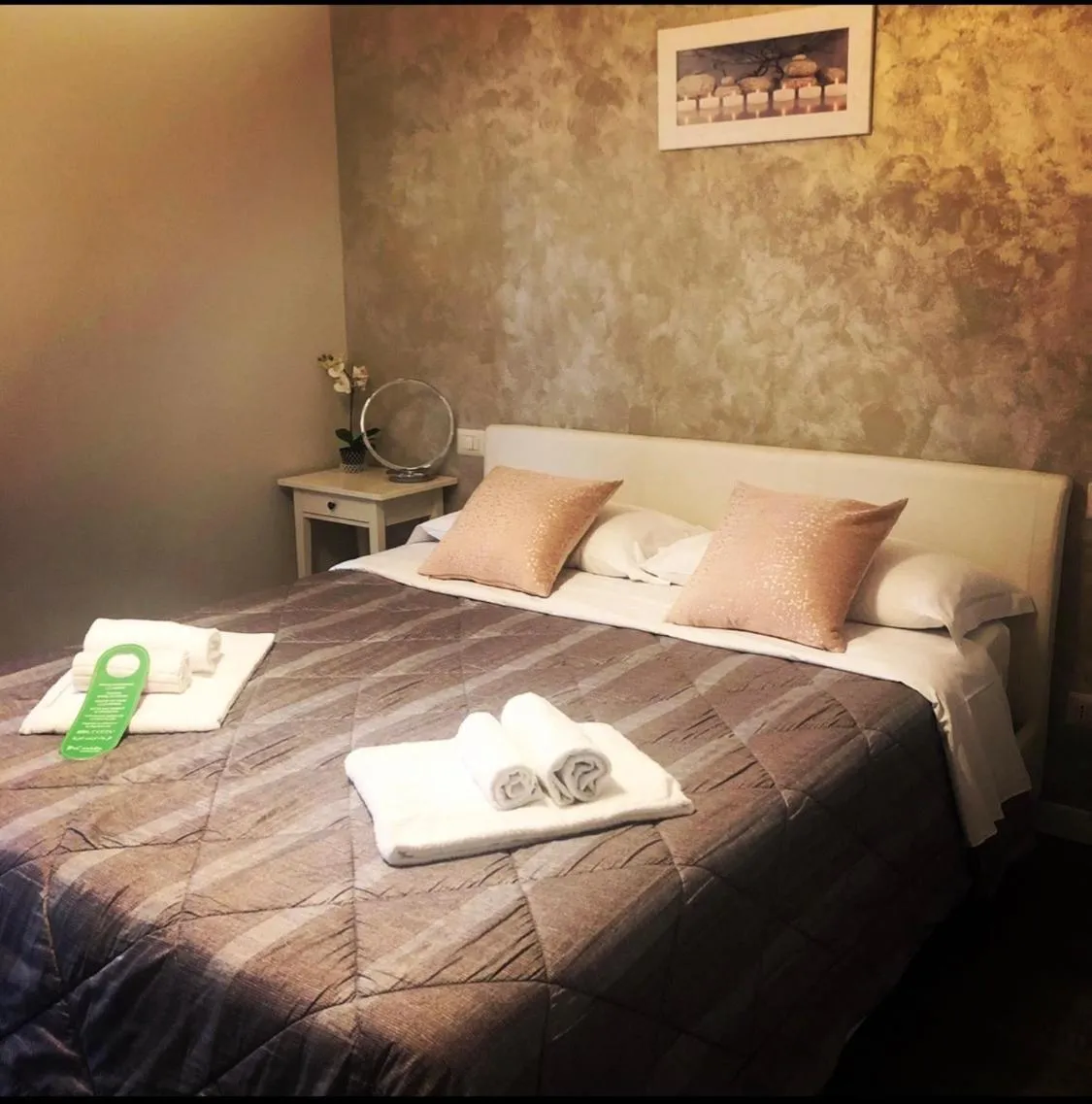 Bed in A 2 Passi Dai Musei Luxury Guest House