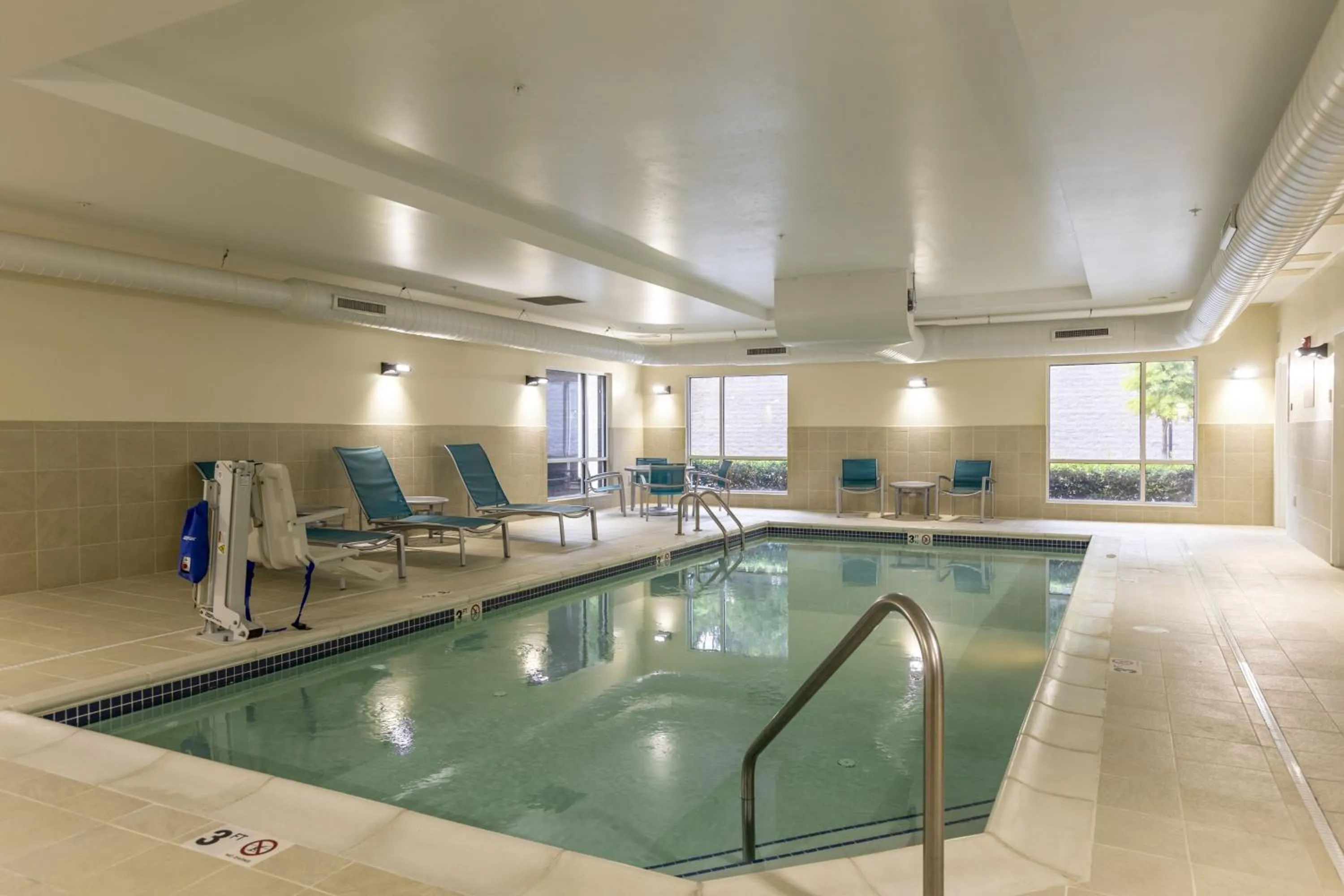 Swimming pool in TownePlace Suites by Marriott Nashville Goodlettsville