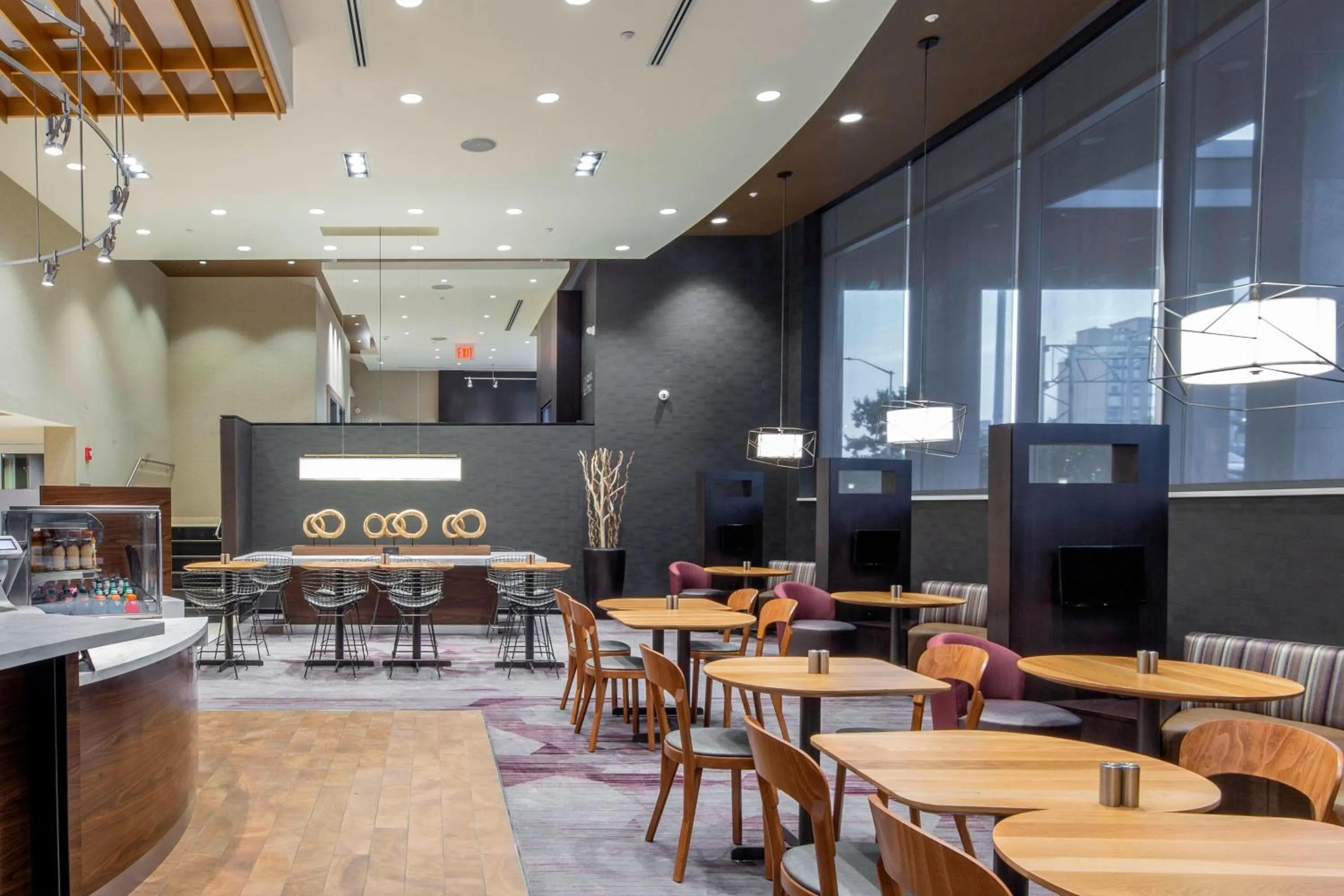 Restaurant/places to eat in Courtyard by Marriott New York Queens/Fresh Meadows
