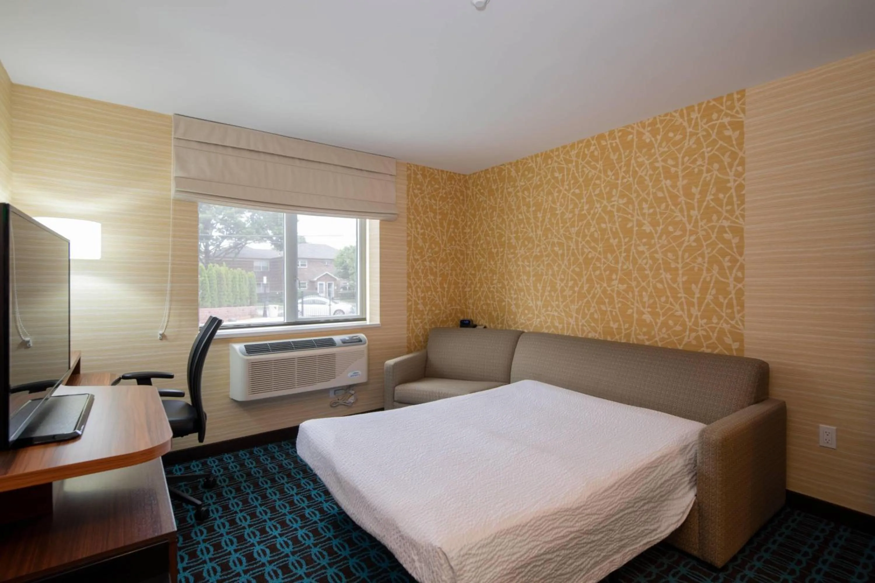 Bedroom, Bed in Fairfield Inn & Suites by Marriott New York Queens/Fresh Meadows