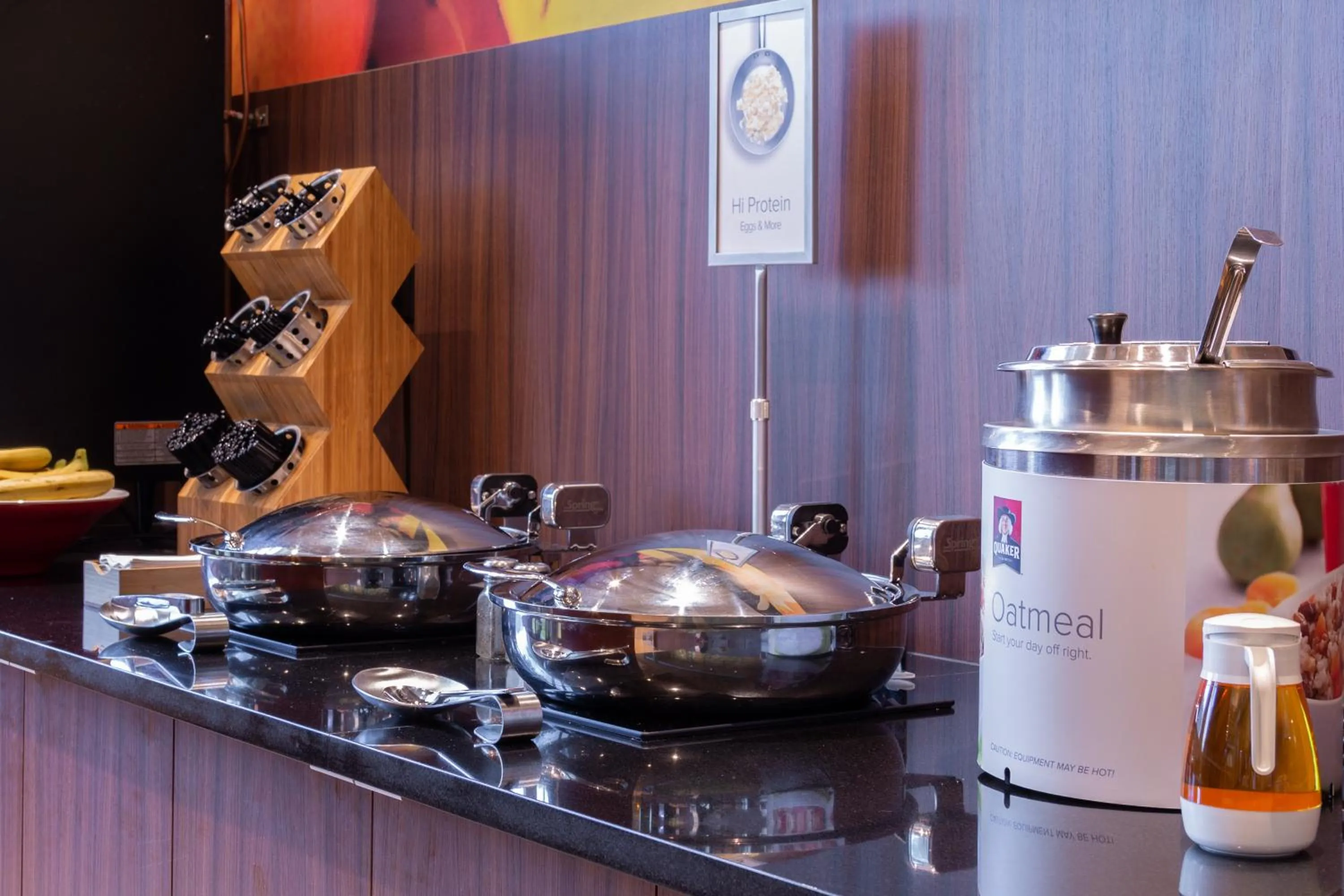 Food and drinks in Fairfield Inn & Suites by Marriott New York Queens/Fresh Meadows