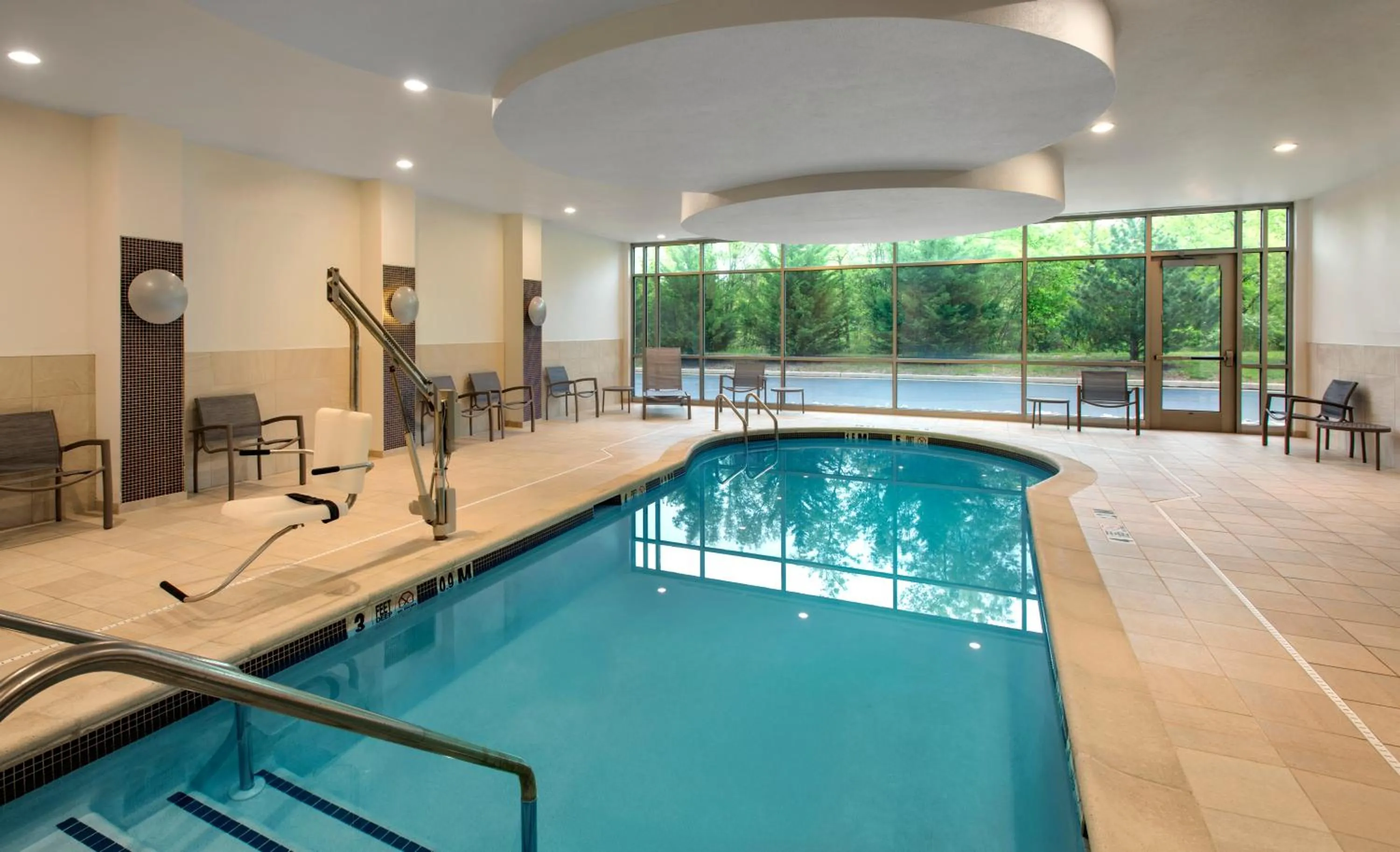 Swimming pool in SpringHill Suites by Marriott Mount Laurel