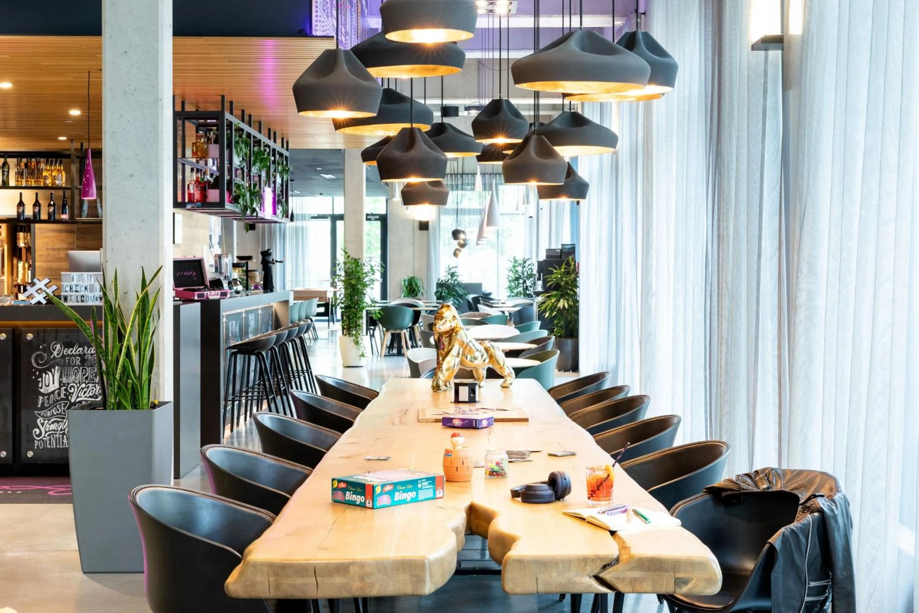 Restaurant/places to eat in Moxy Frankfurt Airport