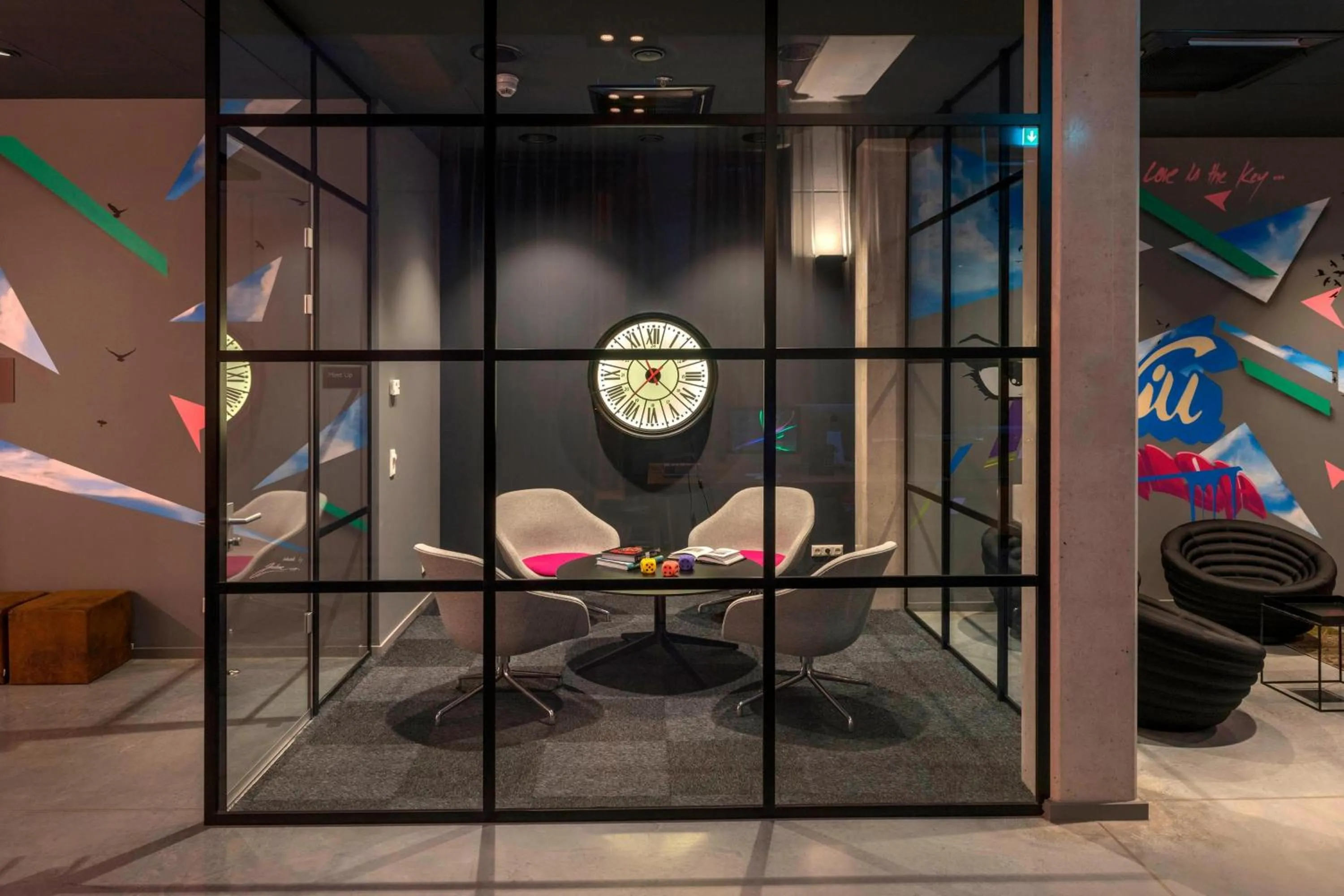 Living room in Moxy Frankfurt Airport