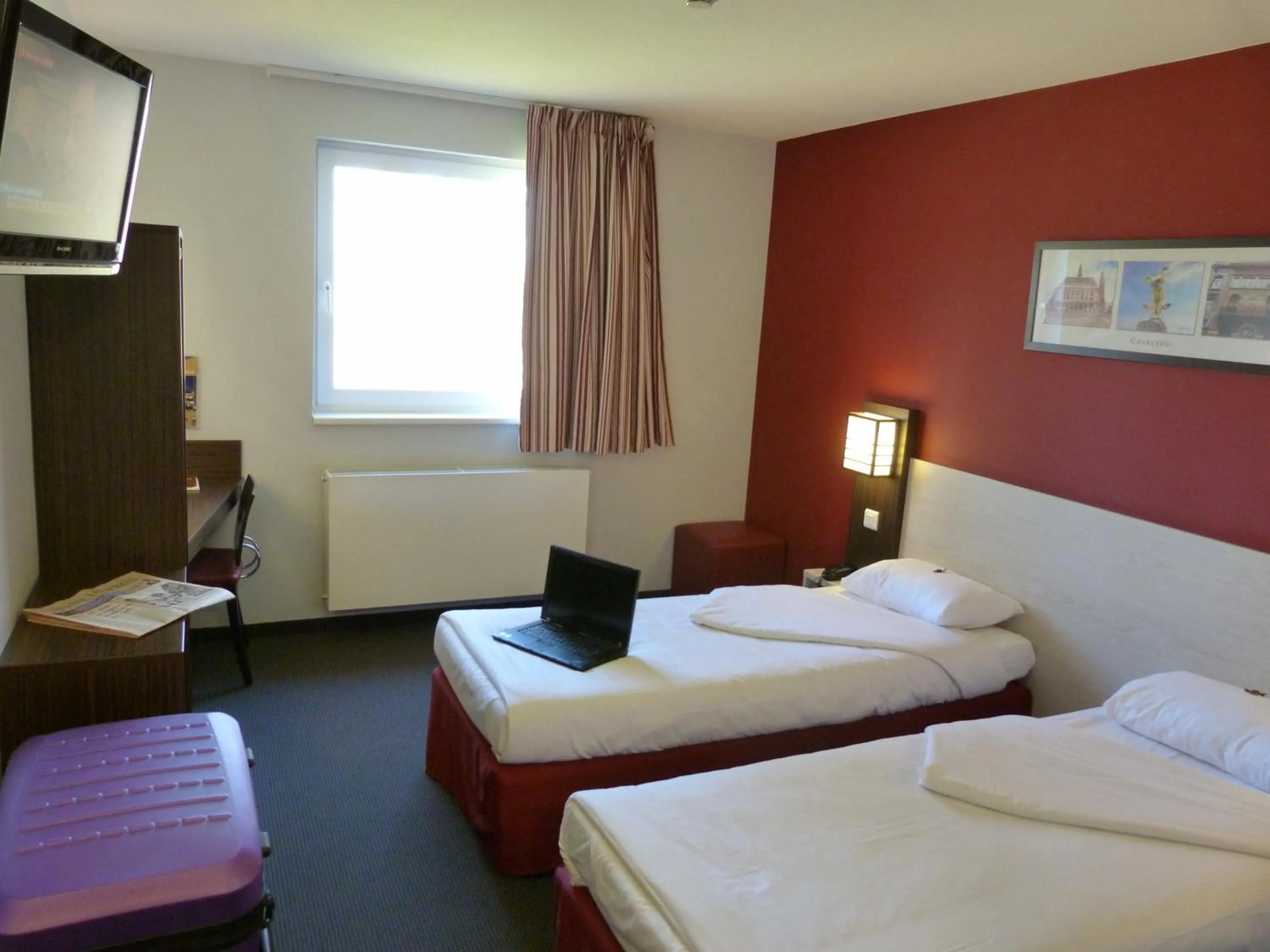 Photo of the whole room, Bed in DC Hotel Charleroi Airport