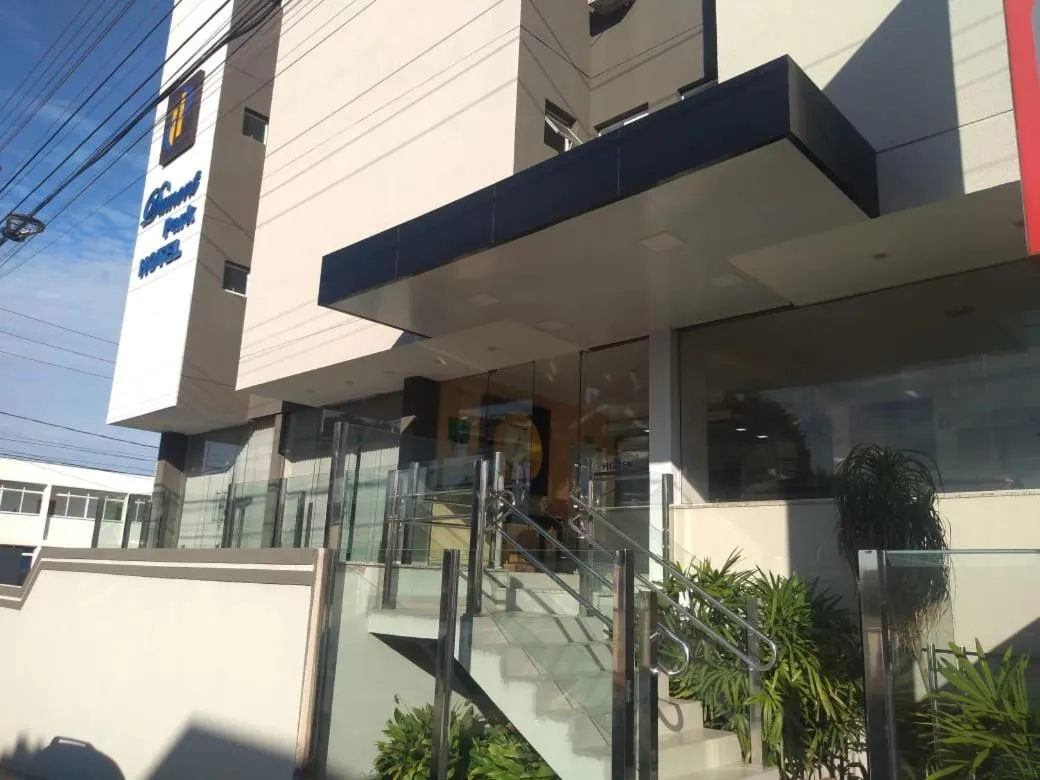 Dumont Park Hotel