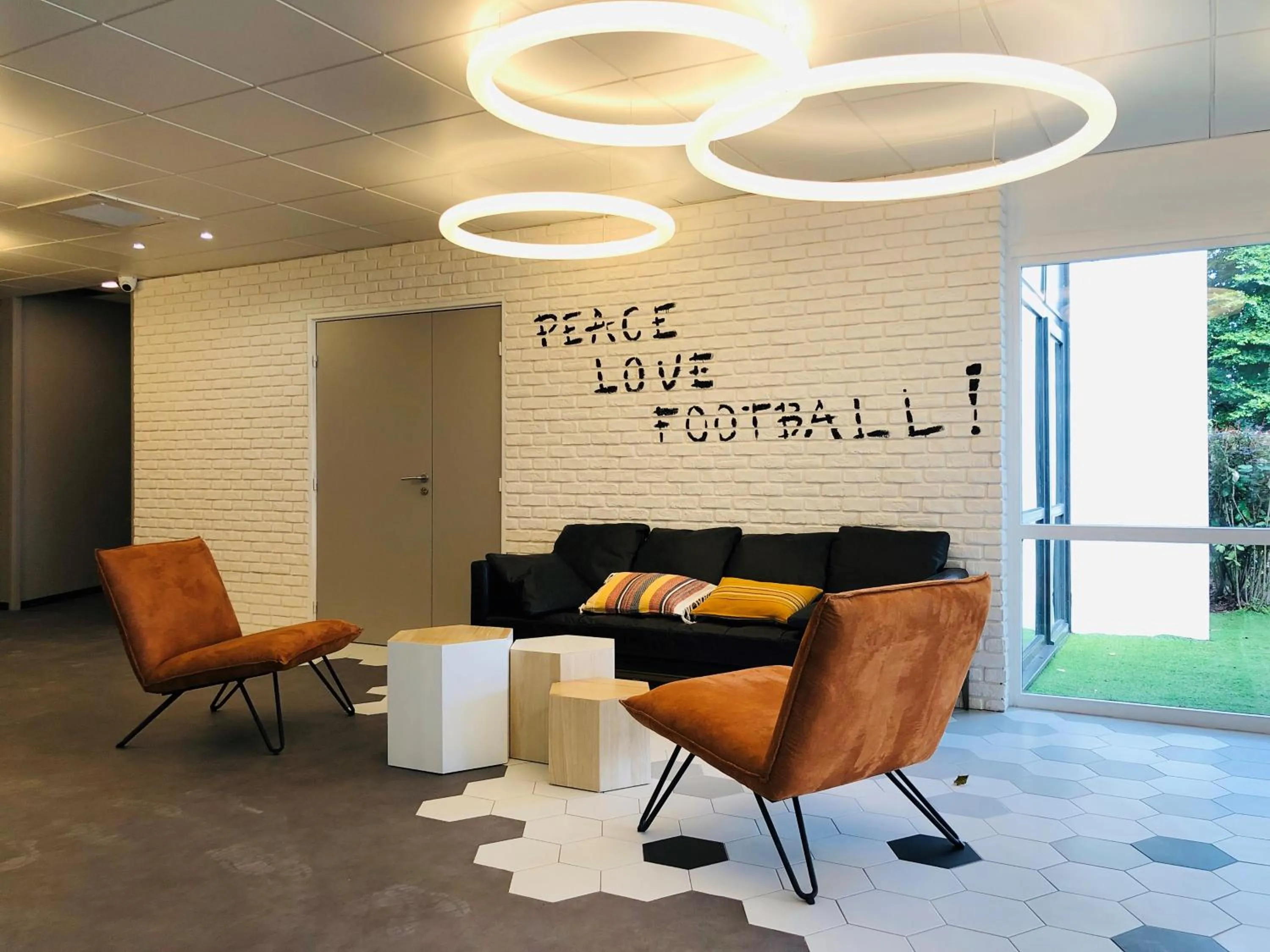 Communal lounge/ TV room in Ibis Styles Bobigny Centre Préfecture