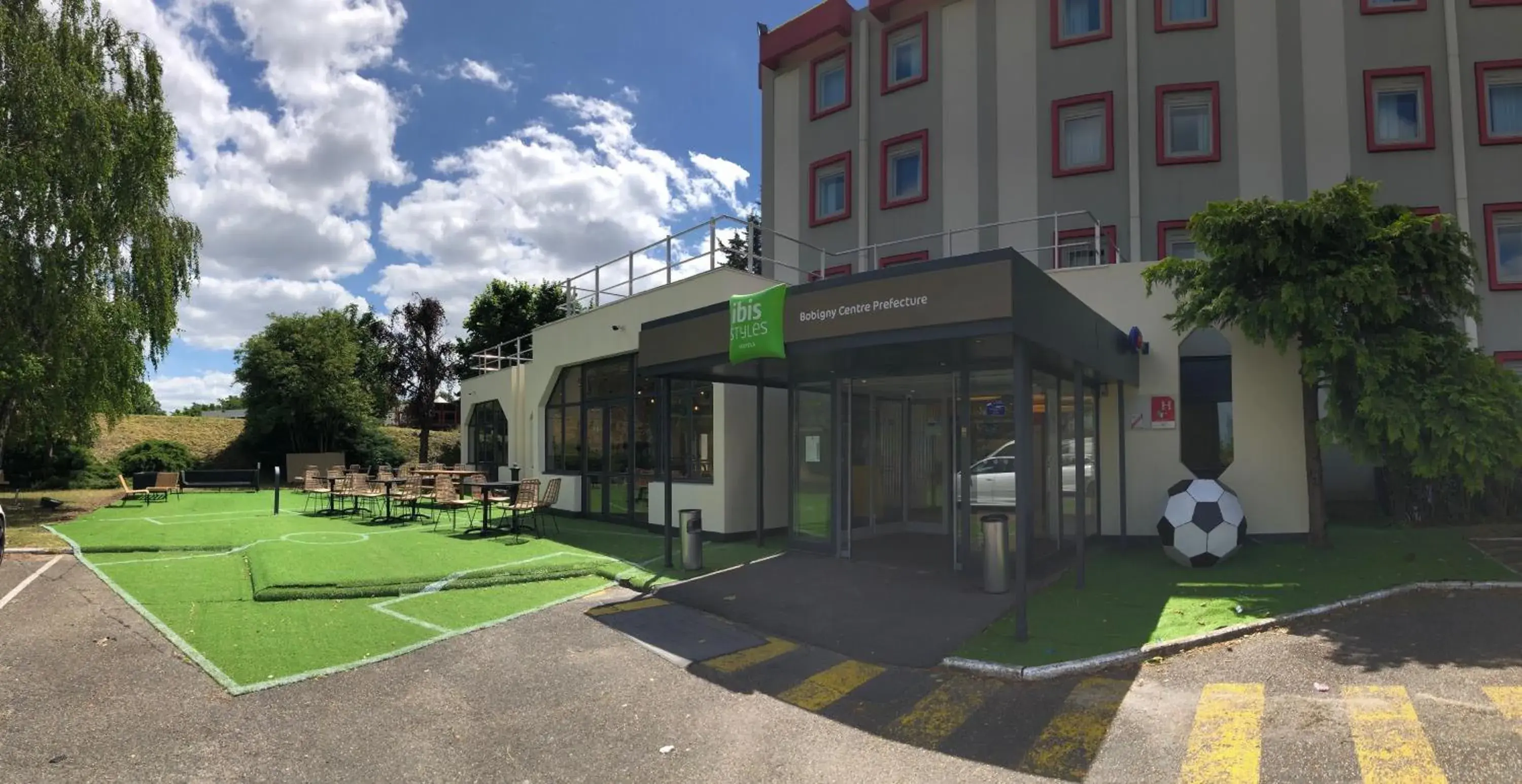 Facade/entrance in Ibis Styles Bobigny Centre Préfecture Facade/entrance in Ibis Styles Bobigny Centre Préfecture