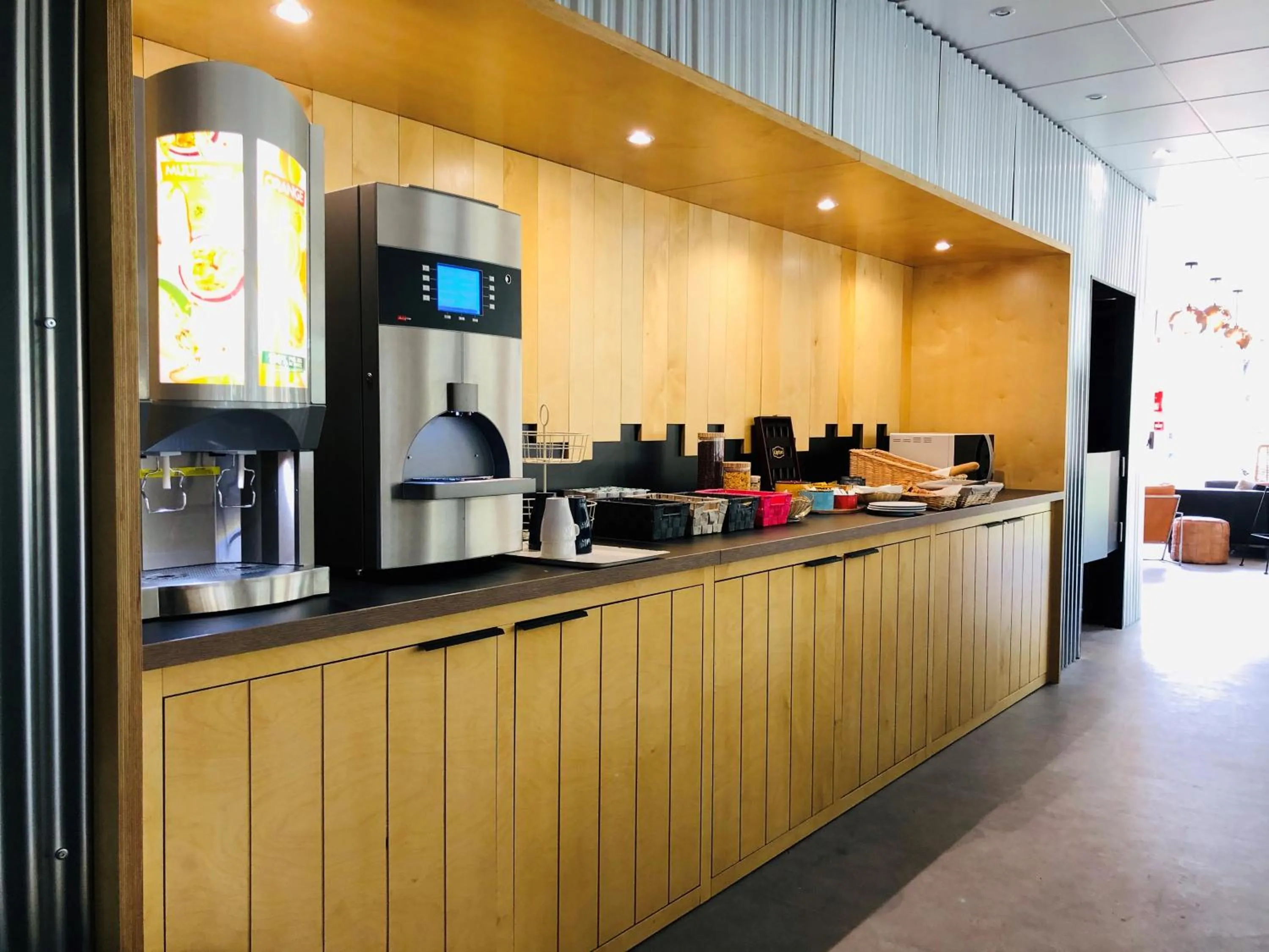 Communal lounge/ TV room in Ibis Styles Bobigny Centre Préfecture