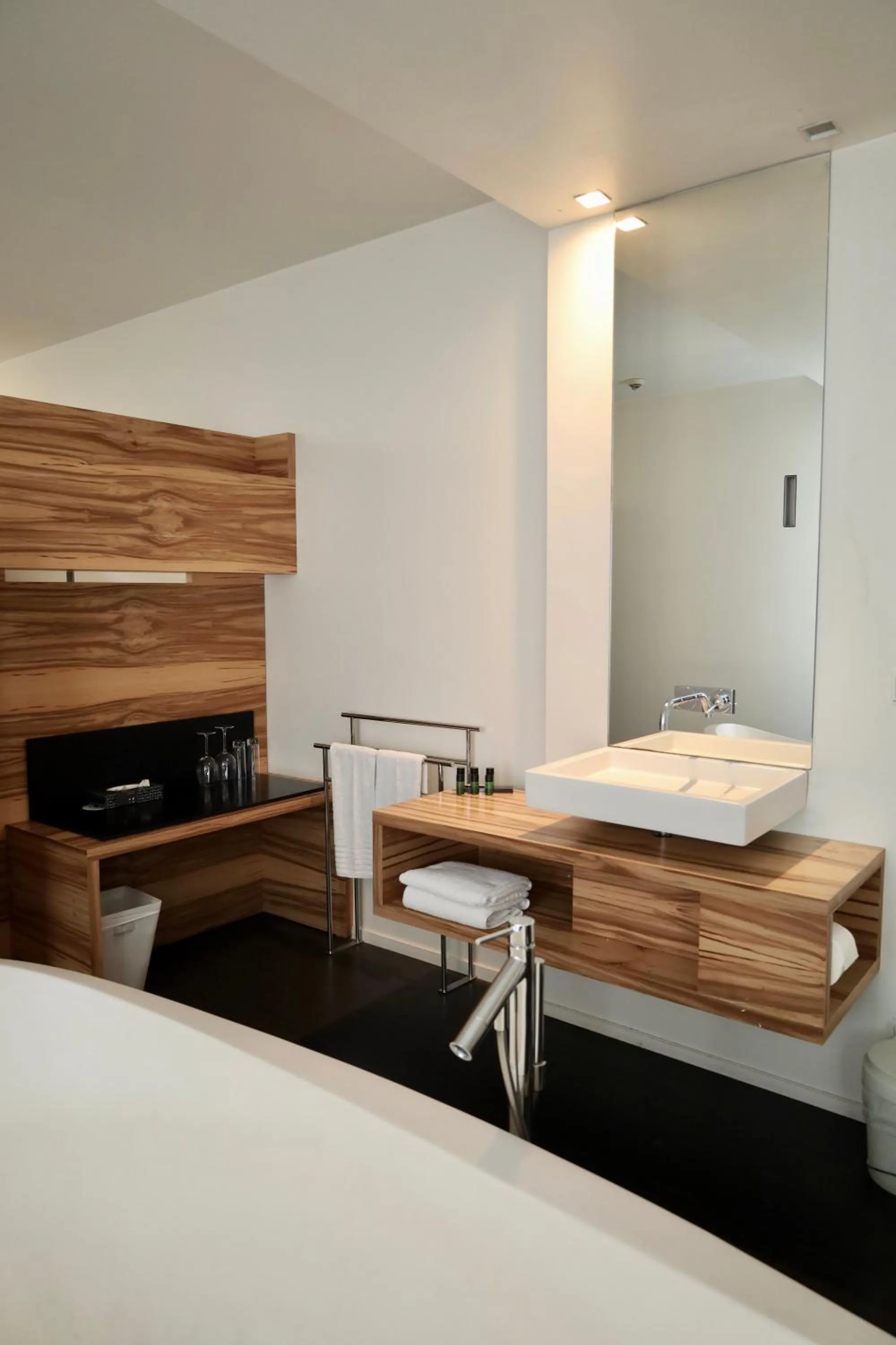 Bathroom, Bed in D-Hotel
