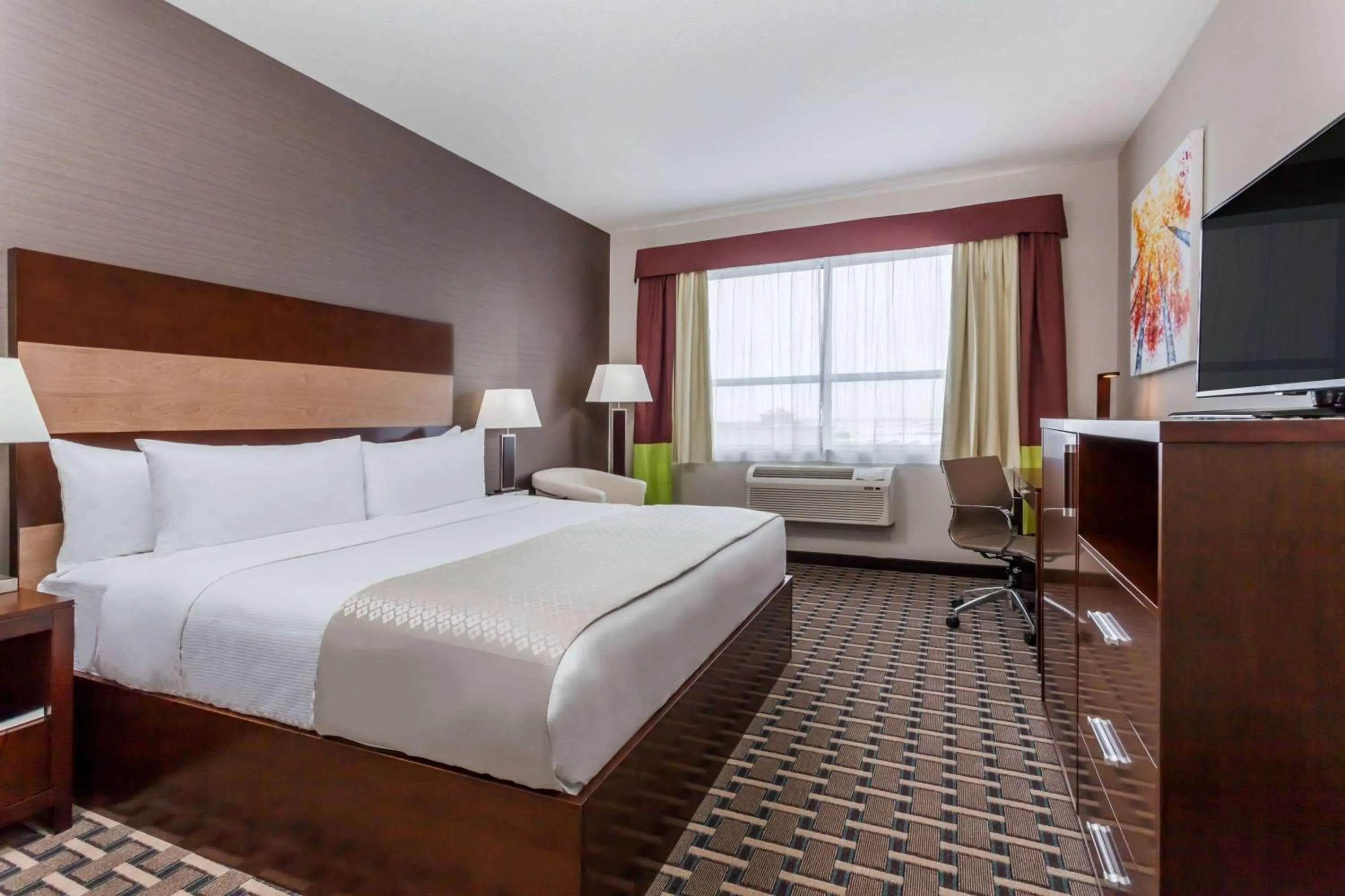 Photo of the whole room, Bed in Wyndham Garden Edmonton Airport