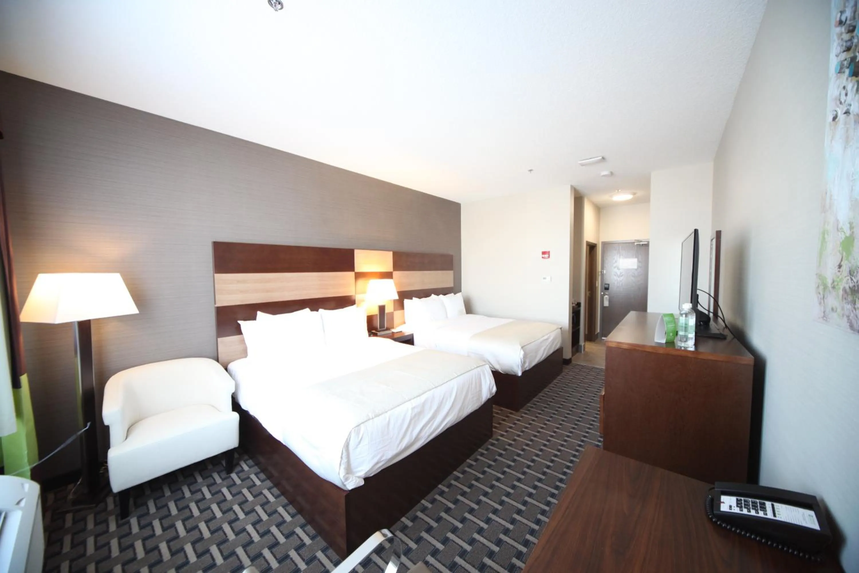 Bedroom, Bed in Wyndham Garden Edmonton Airport