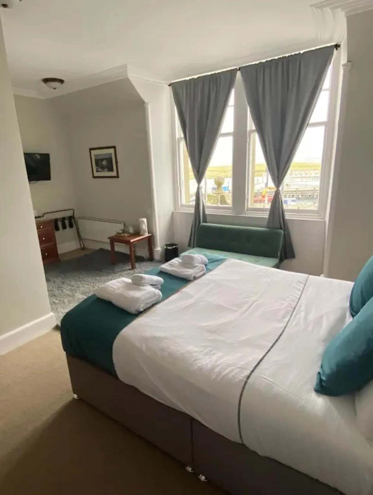 Bed in The Stromness Hotel