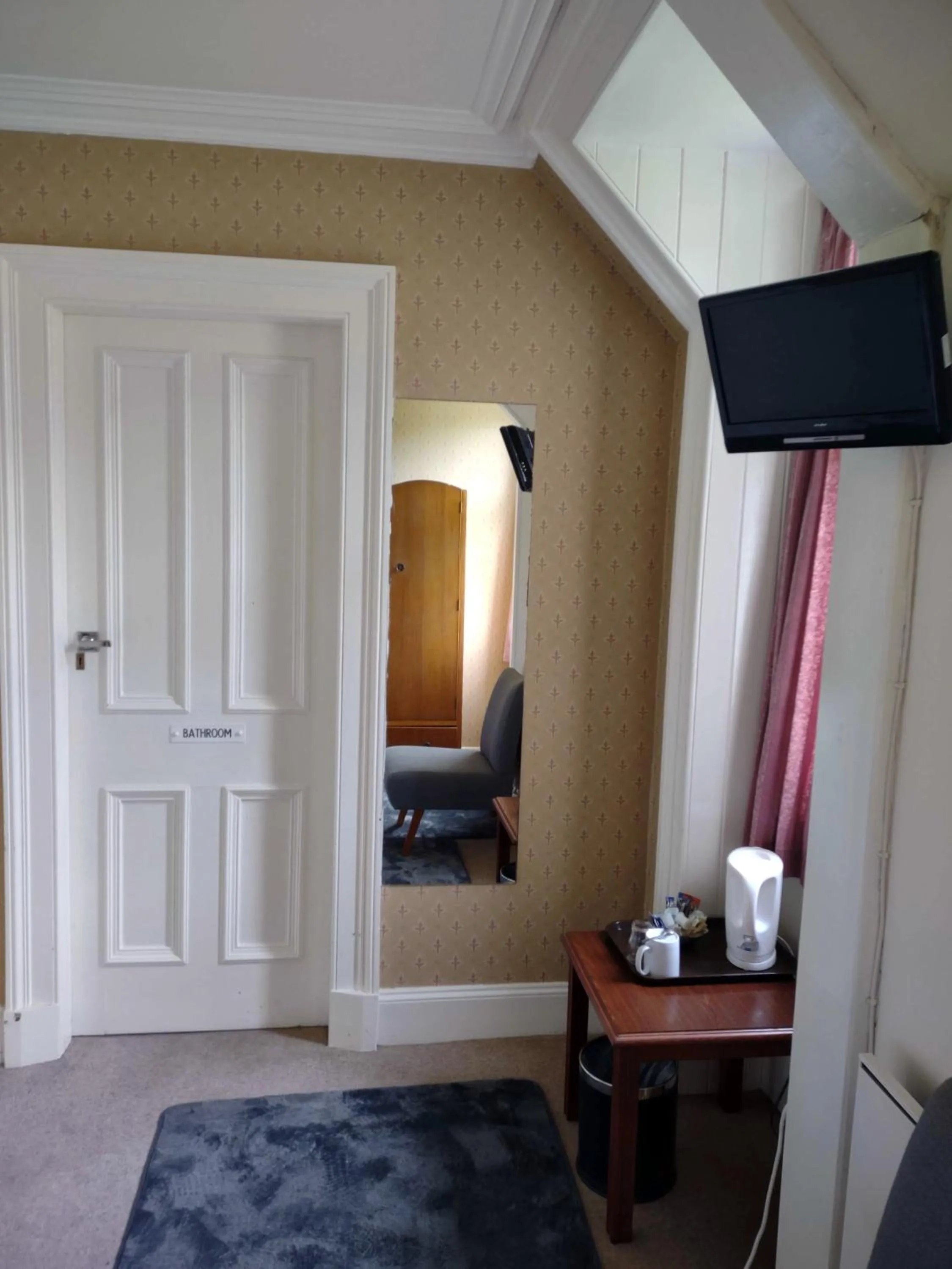 TV and multimedia, Bed in The Stromness Hotel