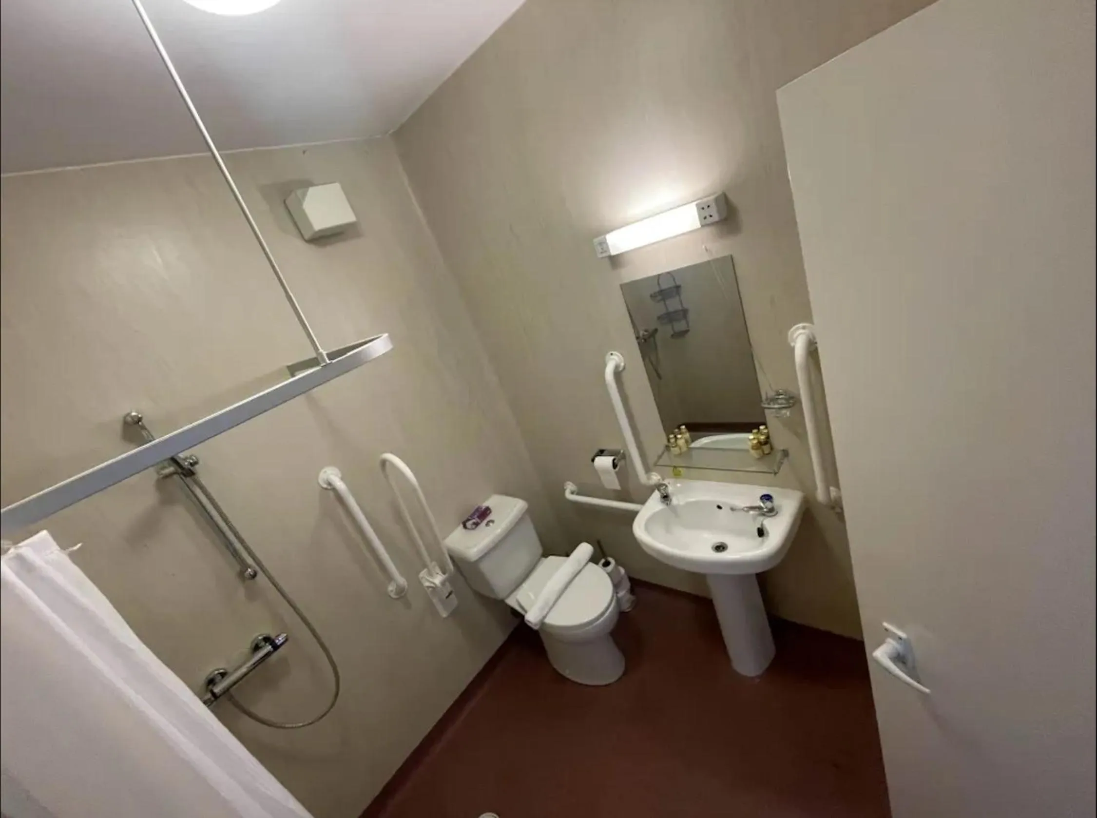 Bathroom in The Stromness Hotel