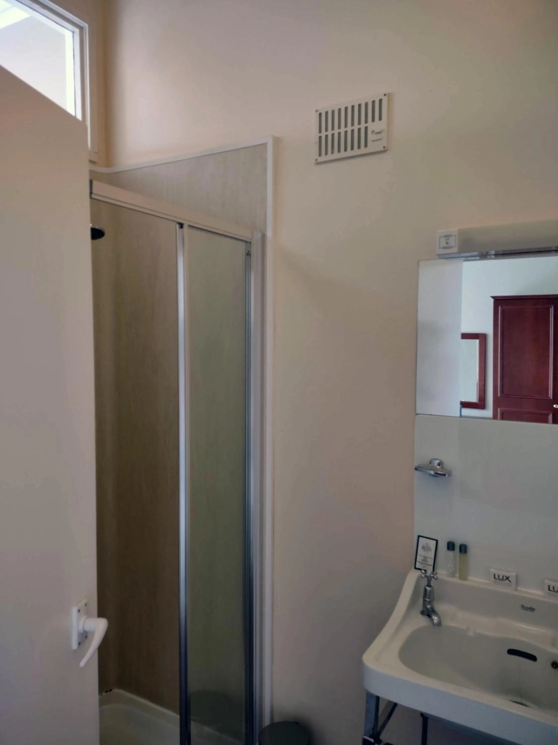 Bathroom in The Stromness Hotel