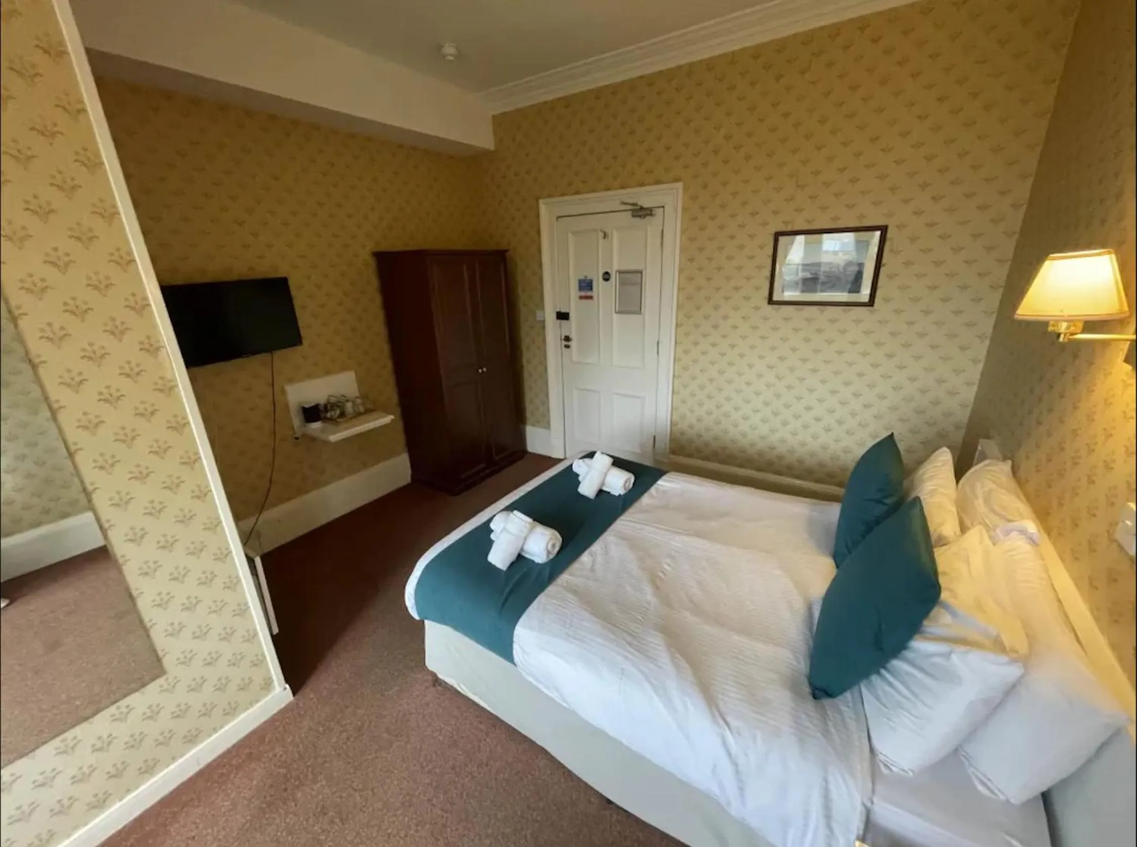 Bed in The Stromness Hotel