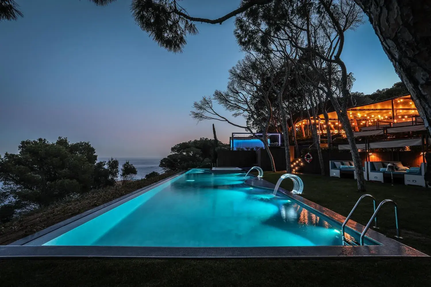 Swimming pool in Alàbriga Hotel GL Swimming pool in Alàbriga Hotel GL