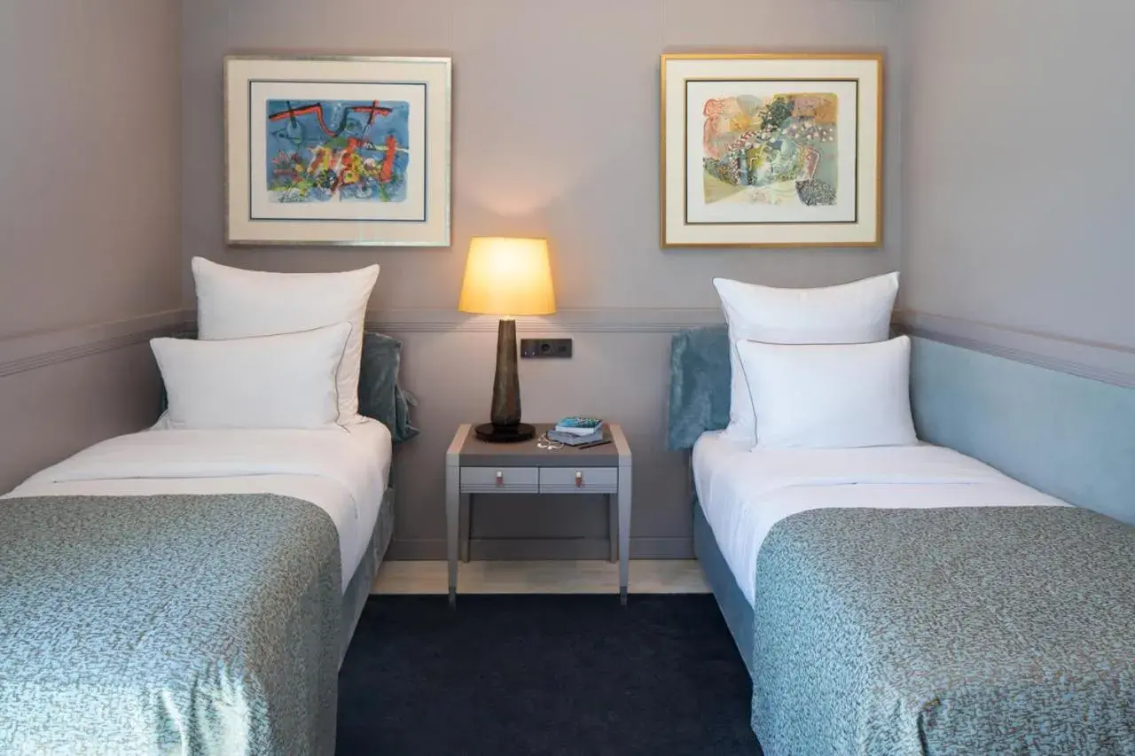 Bed in Alàbriga Hotel GL Bed in Alàbriga Hotel GL