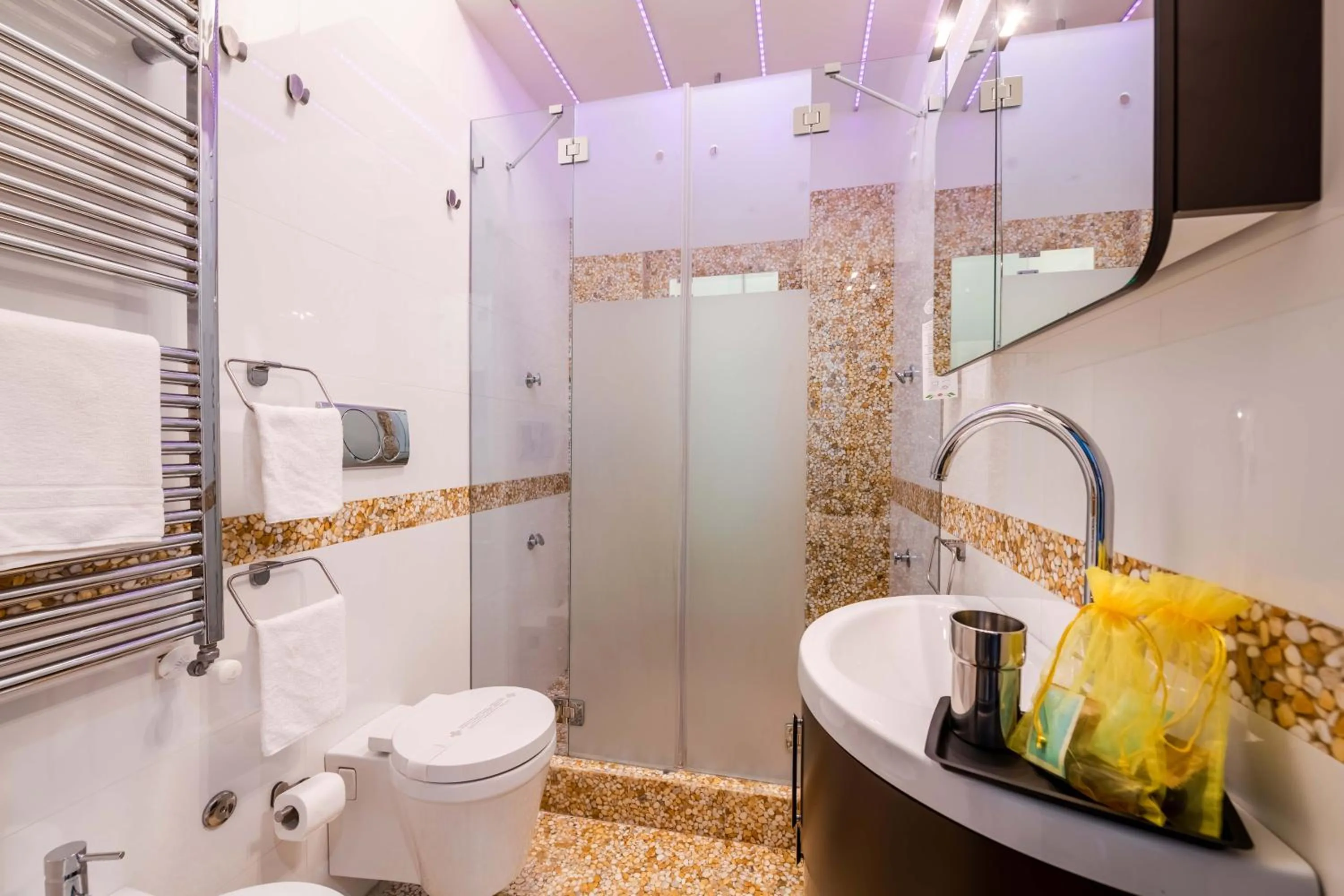 Bathroom in AppartaHotel