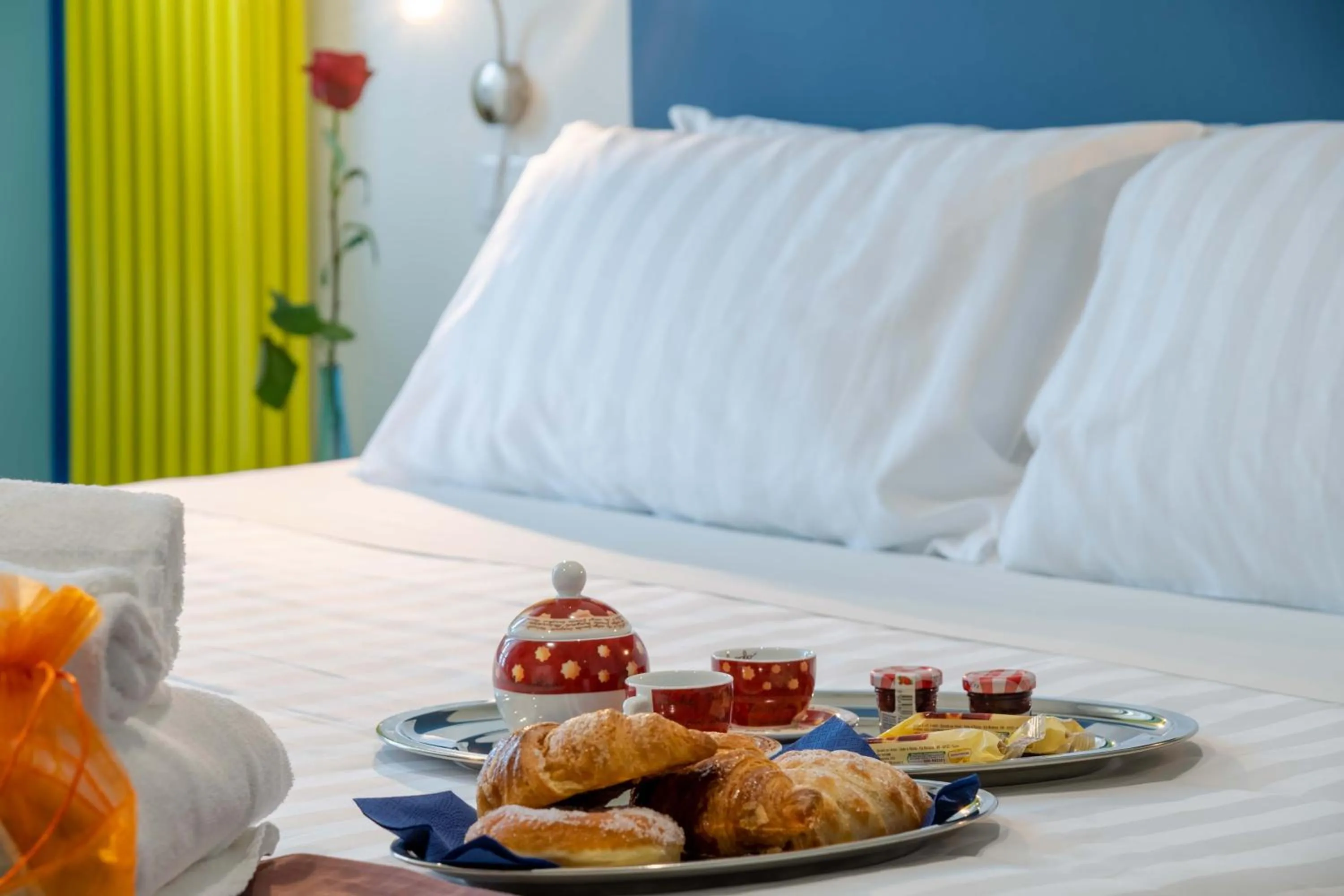 Breakfast, Bed in AppartaHotel