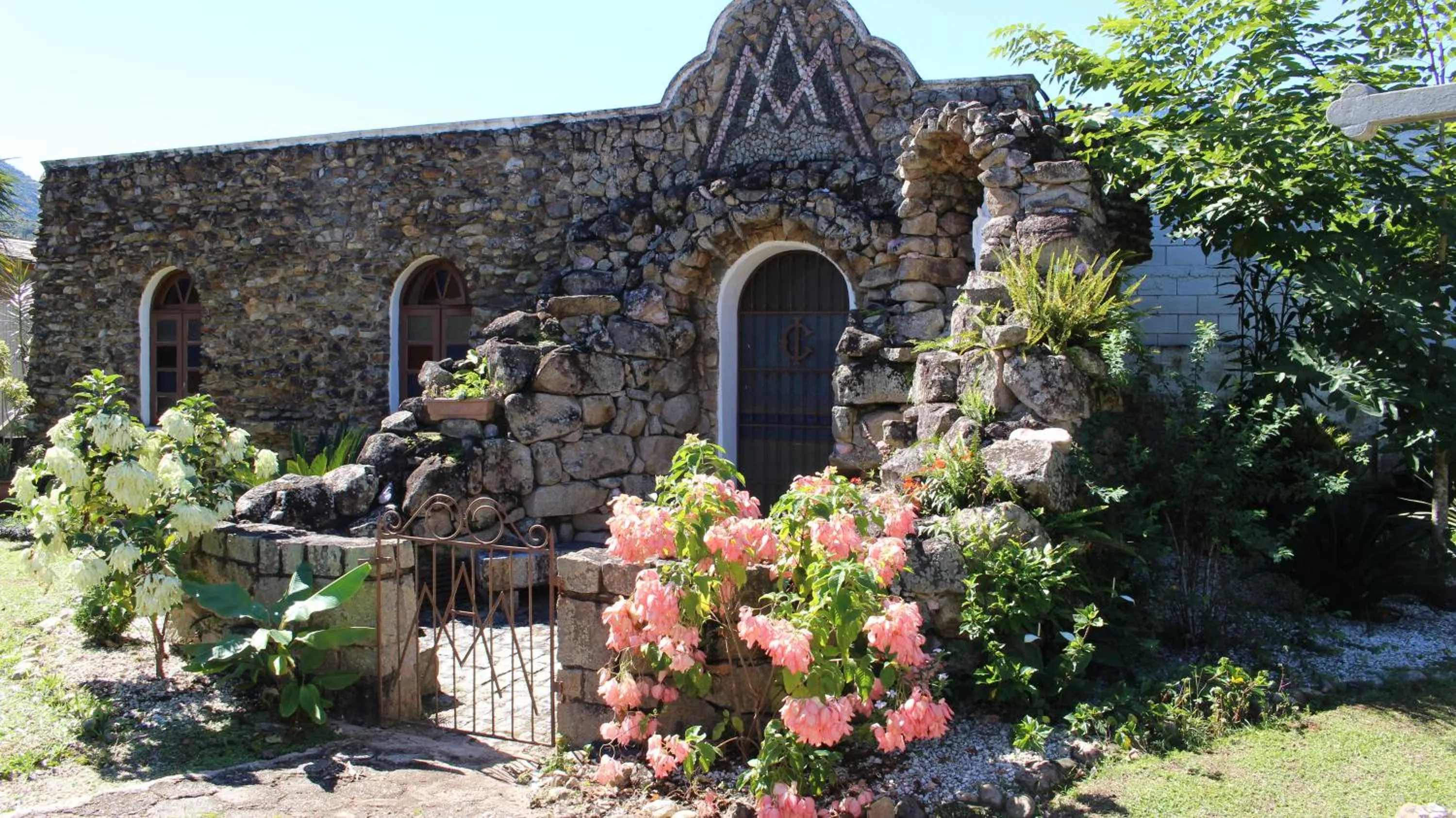 Garden in CEIC Pousada e Eventos