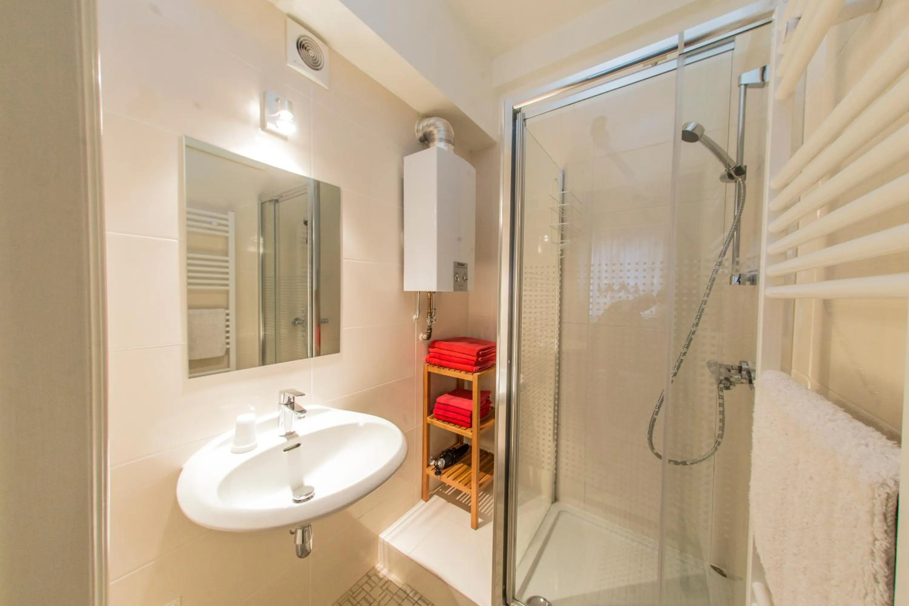 Bathroom in Rentbynight Aparthotel