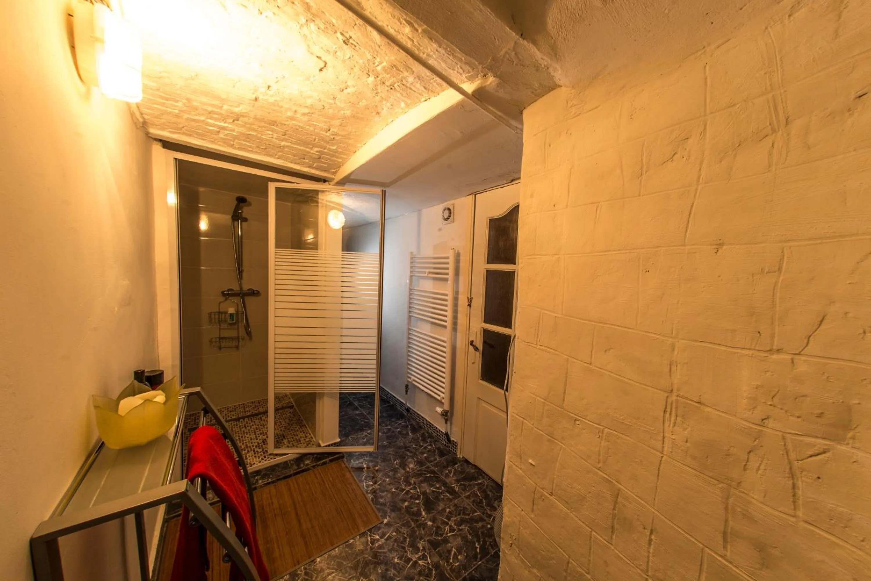 Bathroom in Rentbynight Aparthotel