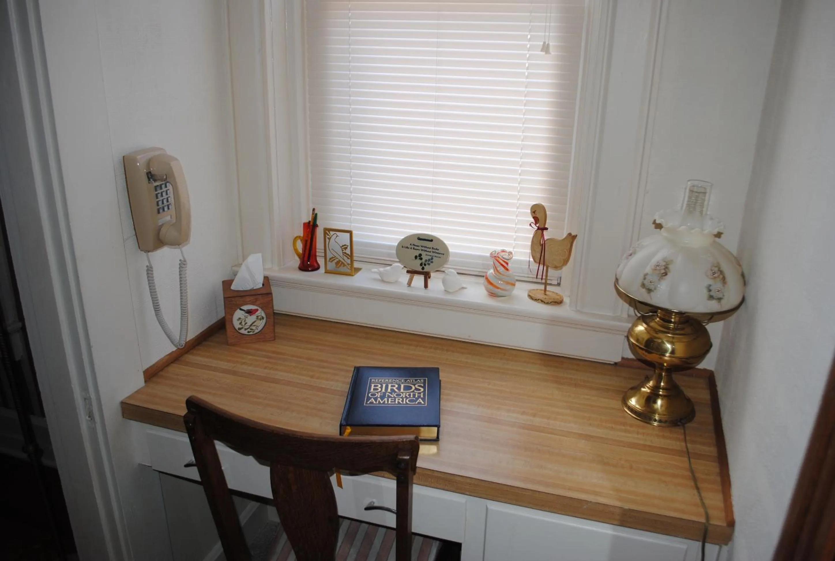 Library in L&N Bed and Breakfast Ltd