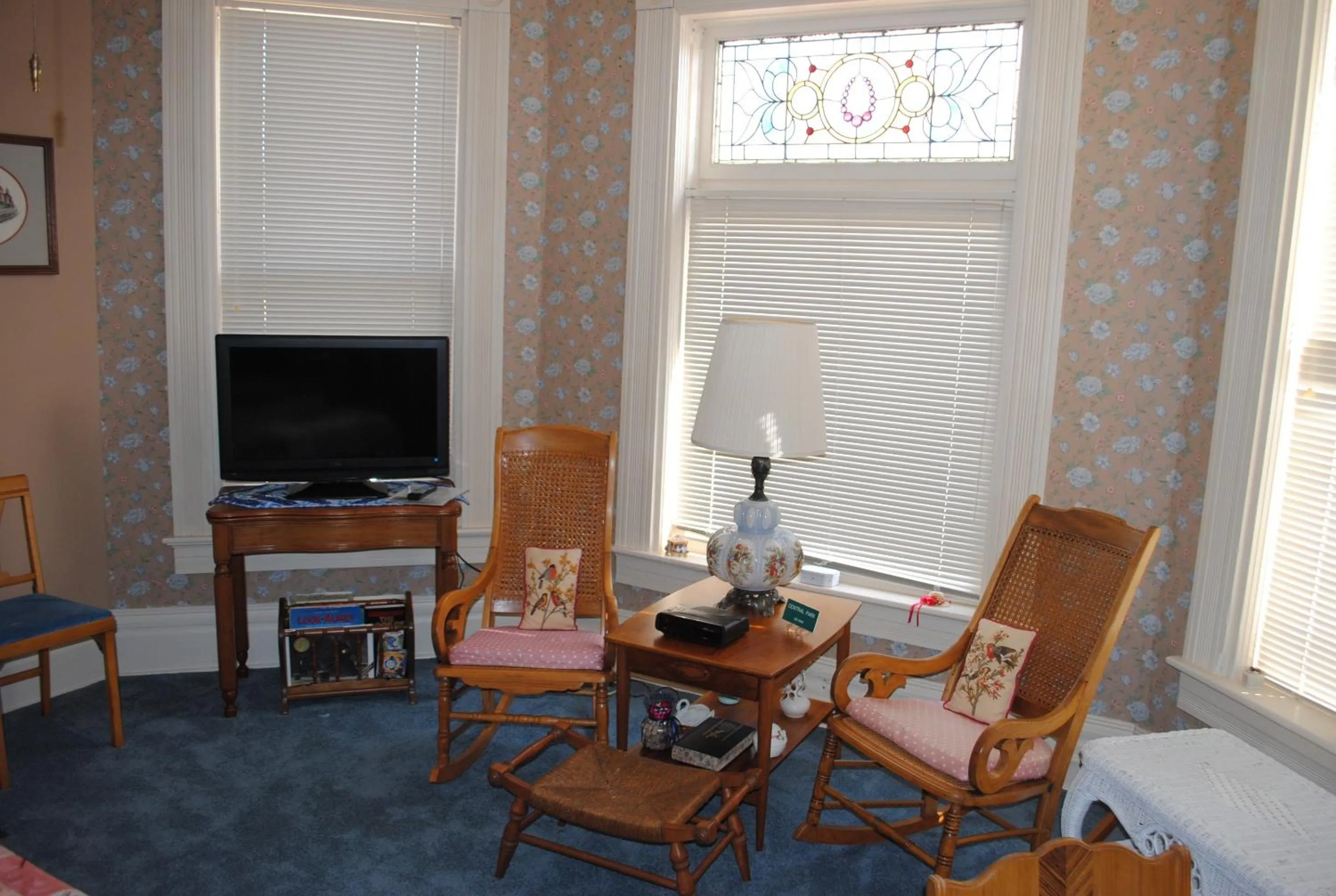 Seating area in L&N Bed and Breakfast Ltd