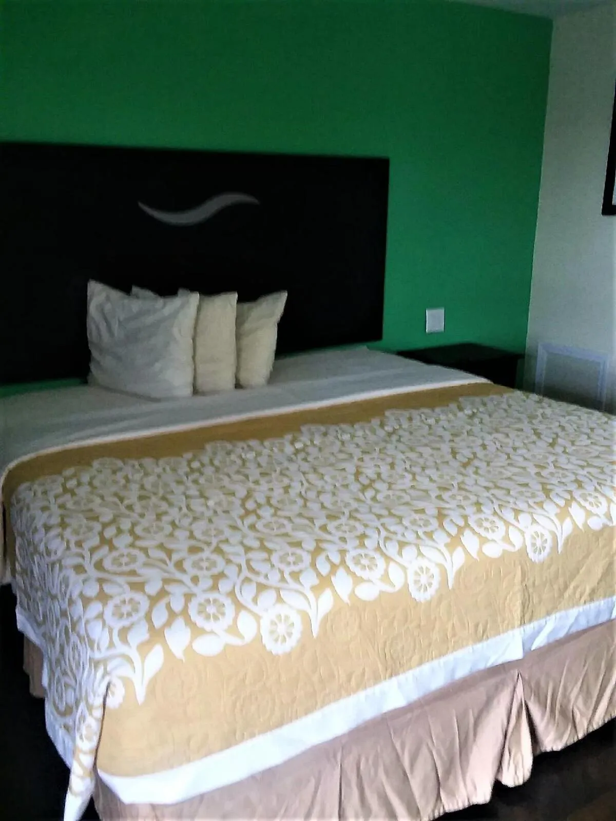 Bedroom, Bed in Budget Inn