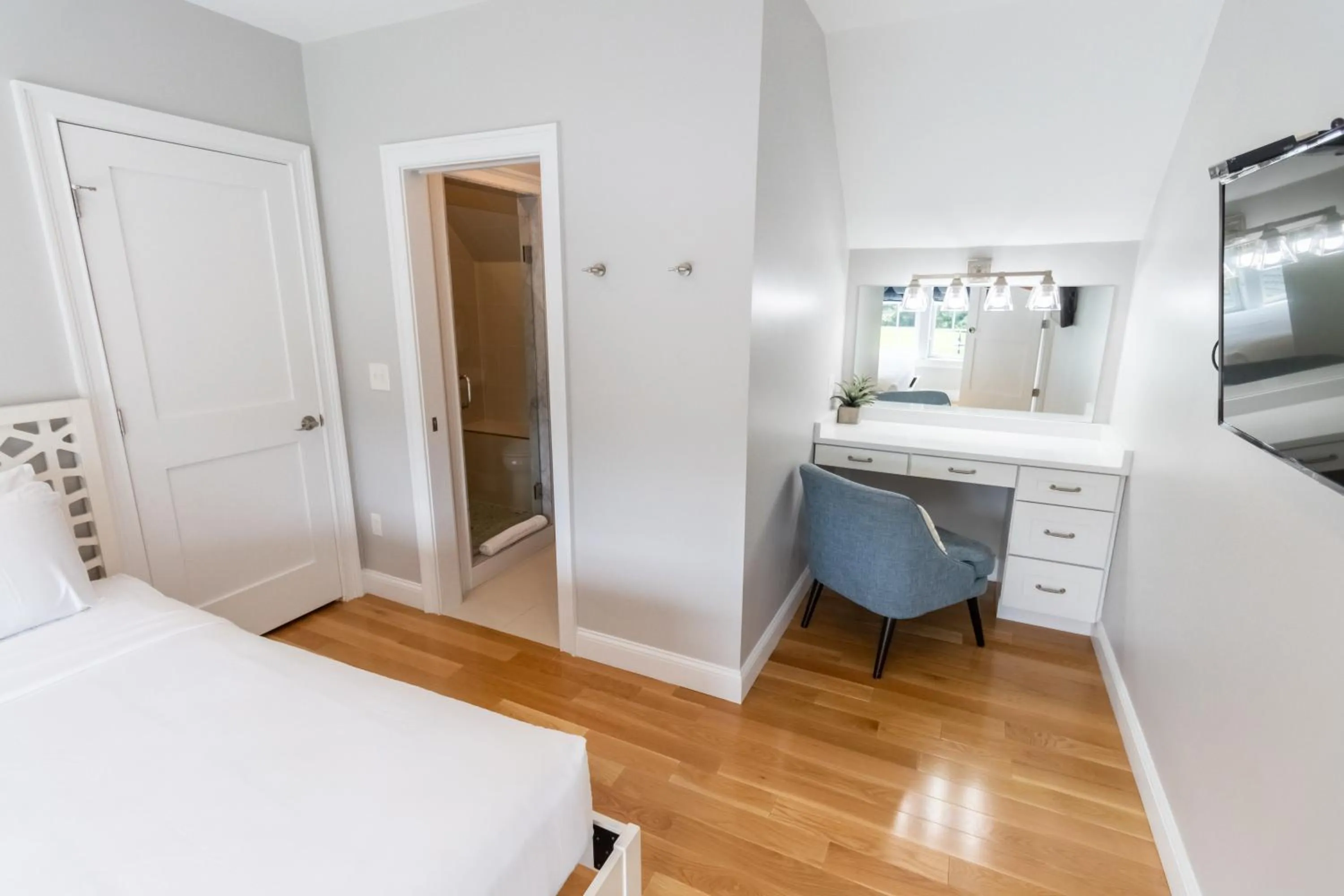 Bed in The East Island Reserve Hotel