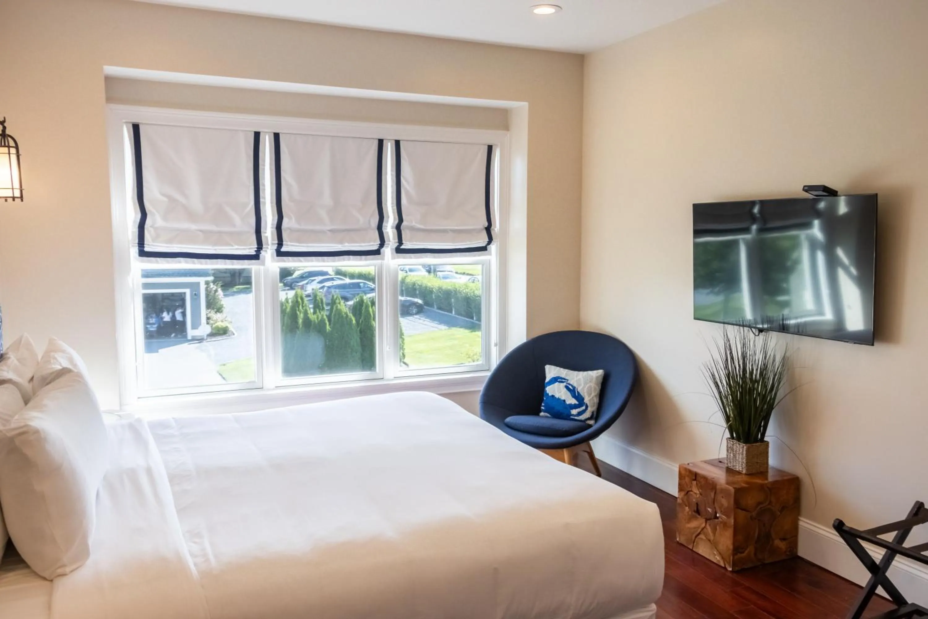 Bed in The East Island Reserve Hotel