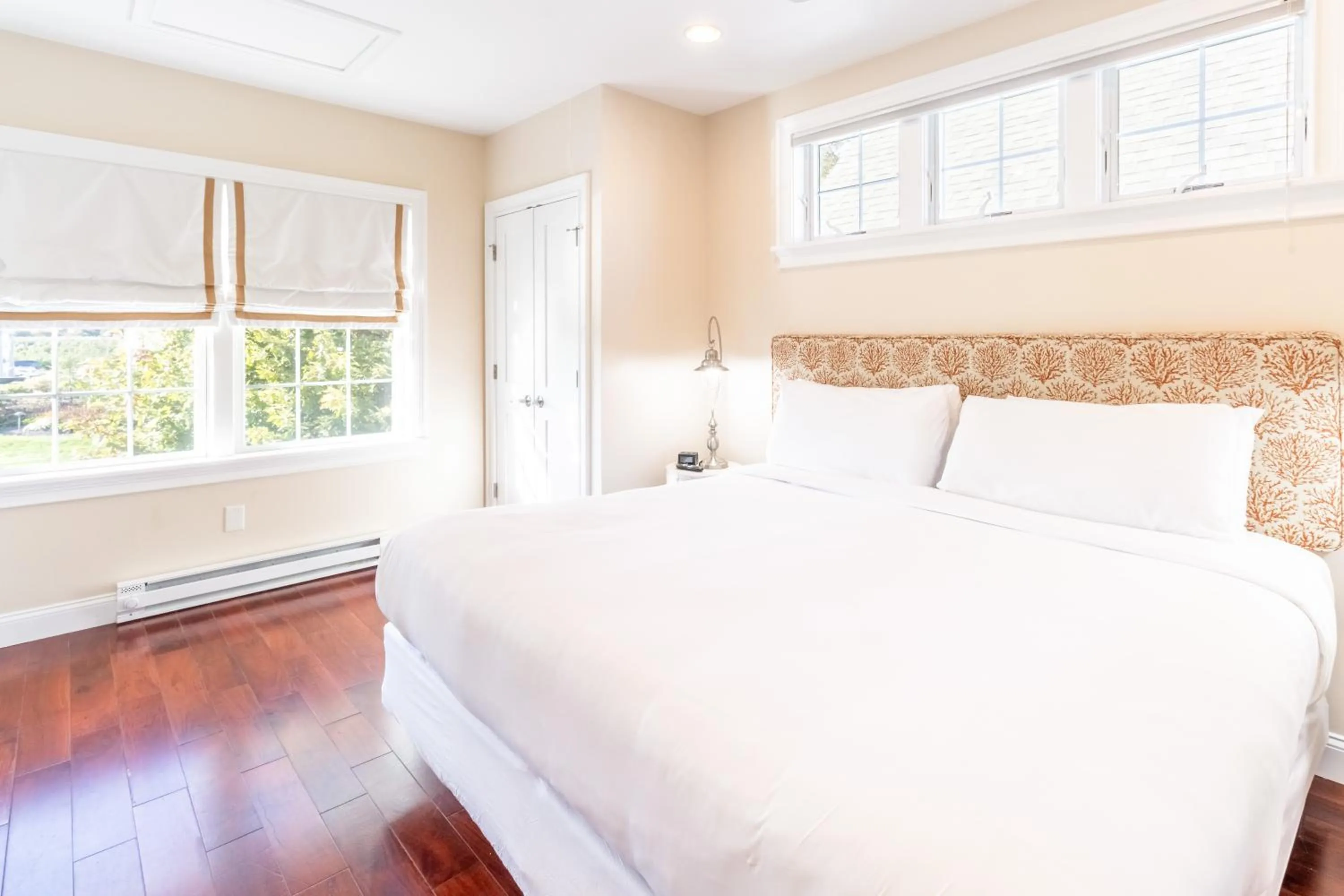 Bed in The East Island Reserve Hotel