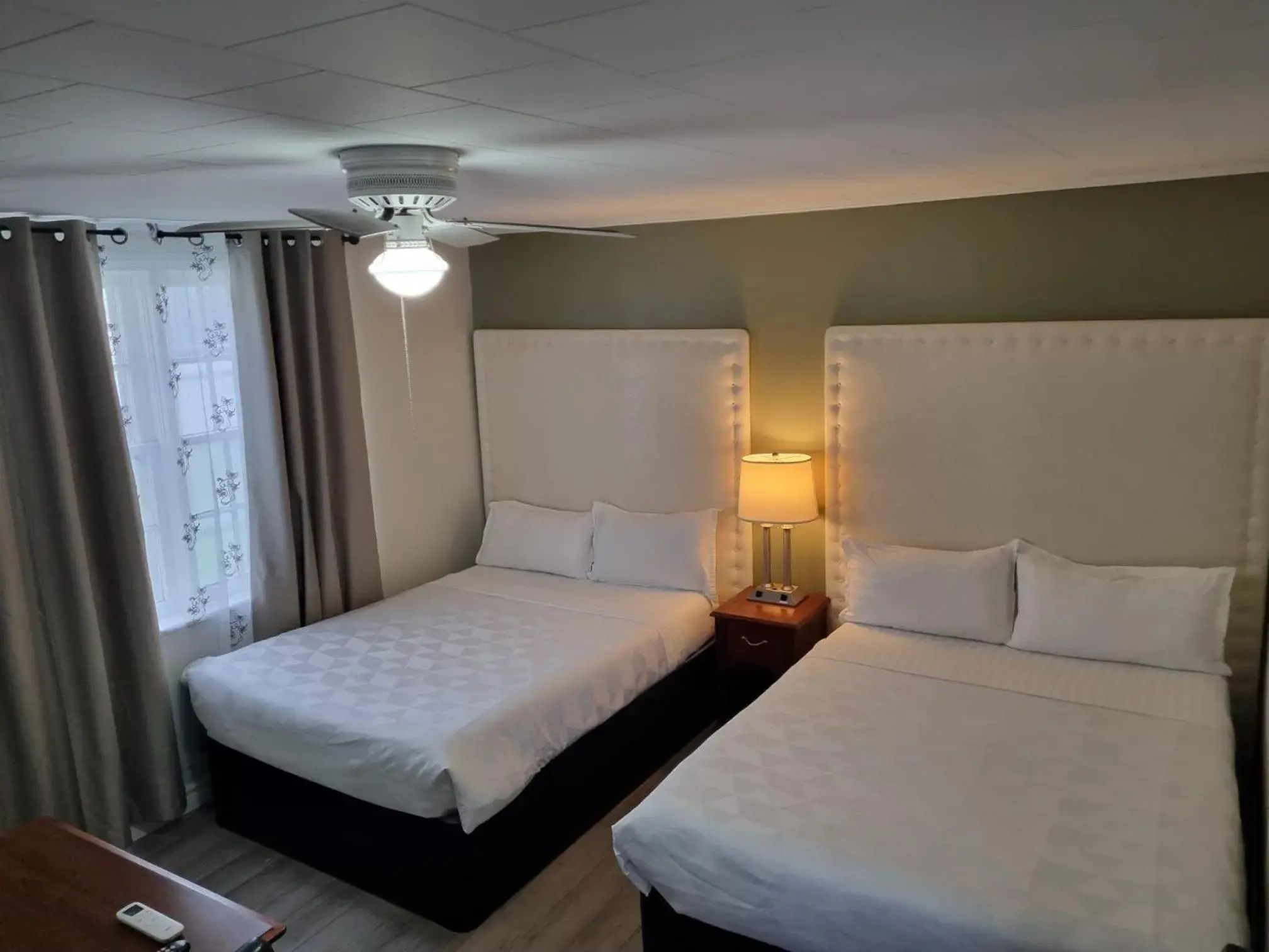 Budget Double Room - single occupancy in Manor Motel Budget Double Room - single occupancy in Manor Motel
