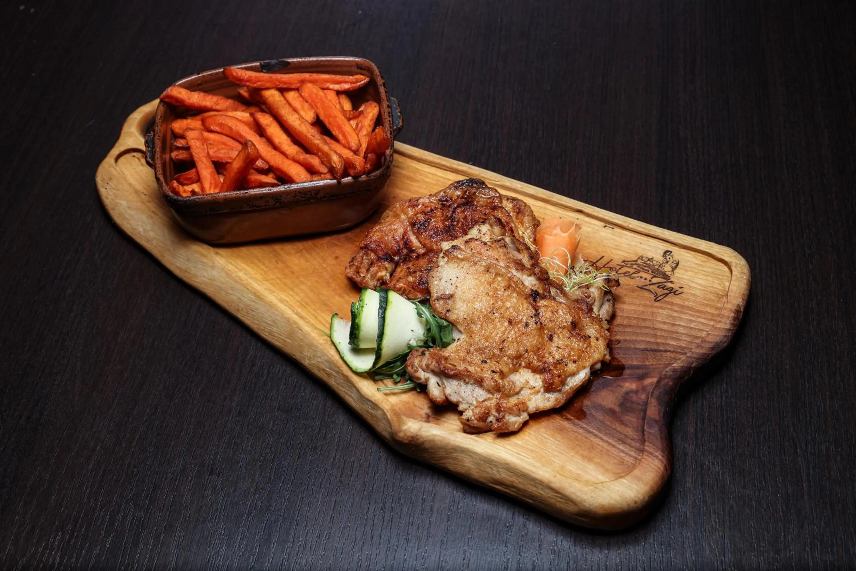 Restaurant/places to eat in Hotel Zagi