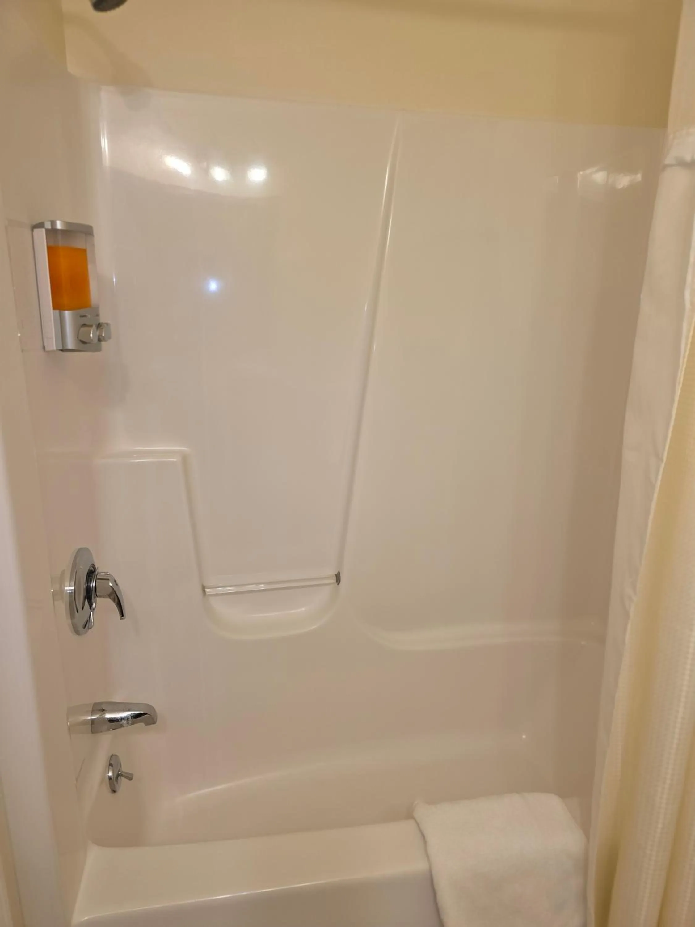 Shower in The Inn on the Wharf