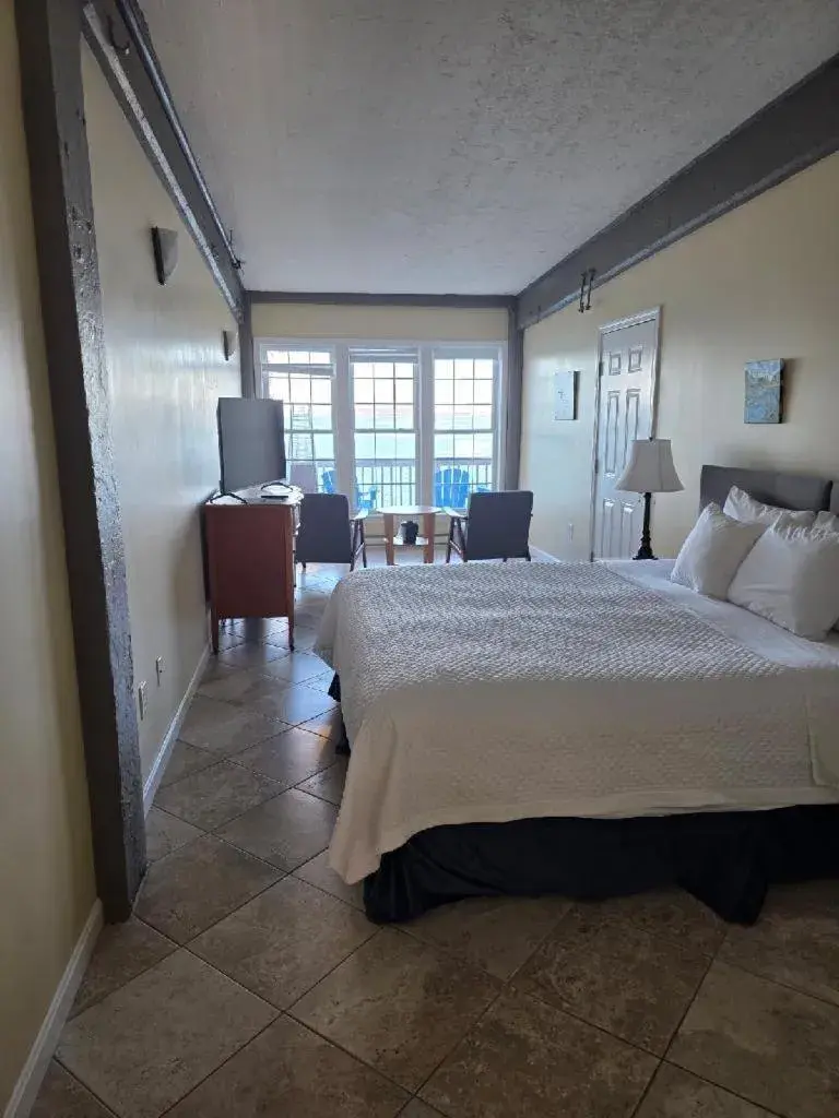 King Suite in The Inn on the Wharf King Suite in The Inn on the Wharf