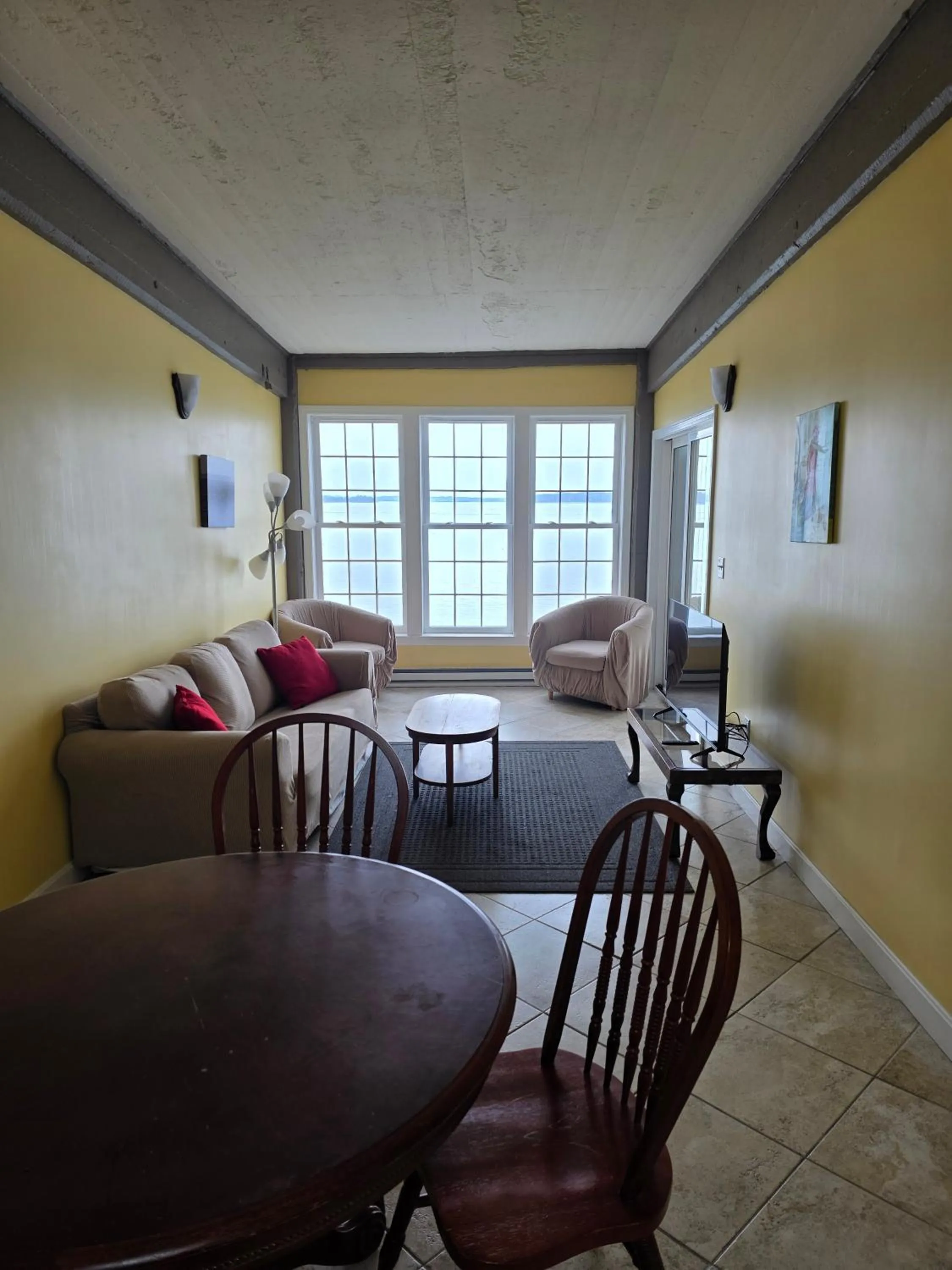Living room, Bed in The Inn on the Wharf