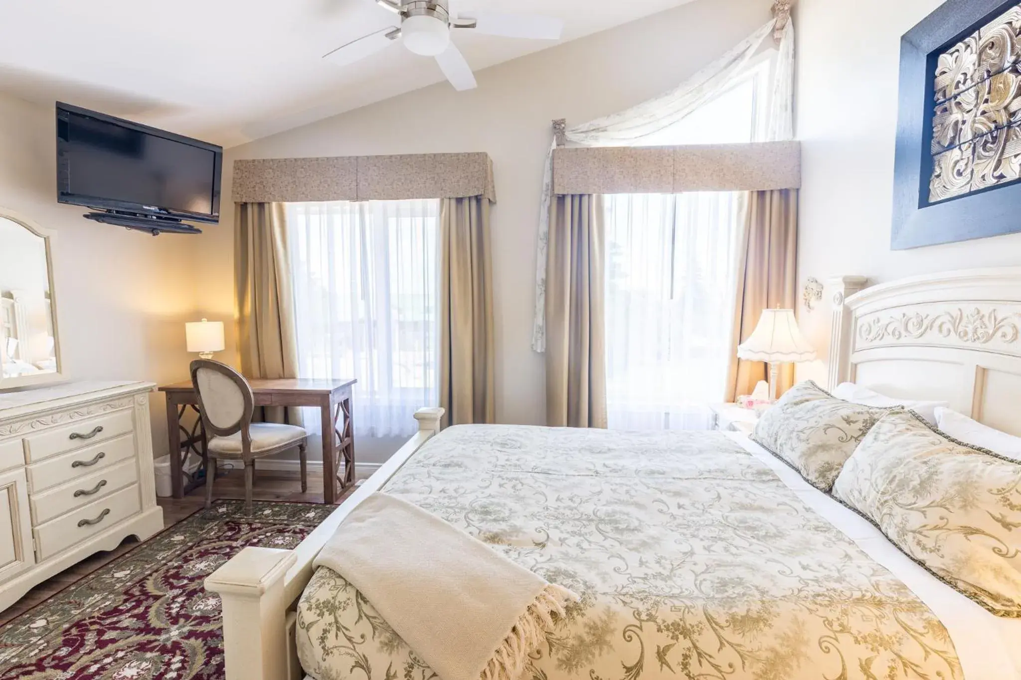 Double Room with Lake View - single occupancy in Lakeshore Inn Double Room with Lake View - single occupancy in Lakeshore Inn