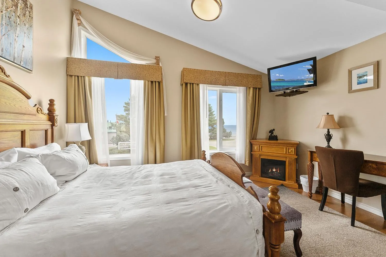 Queen Room - single occupancy in Lakeshore Inn