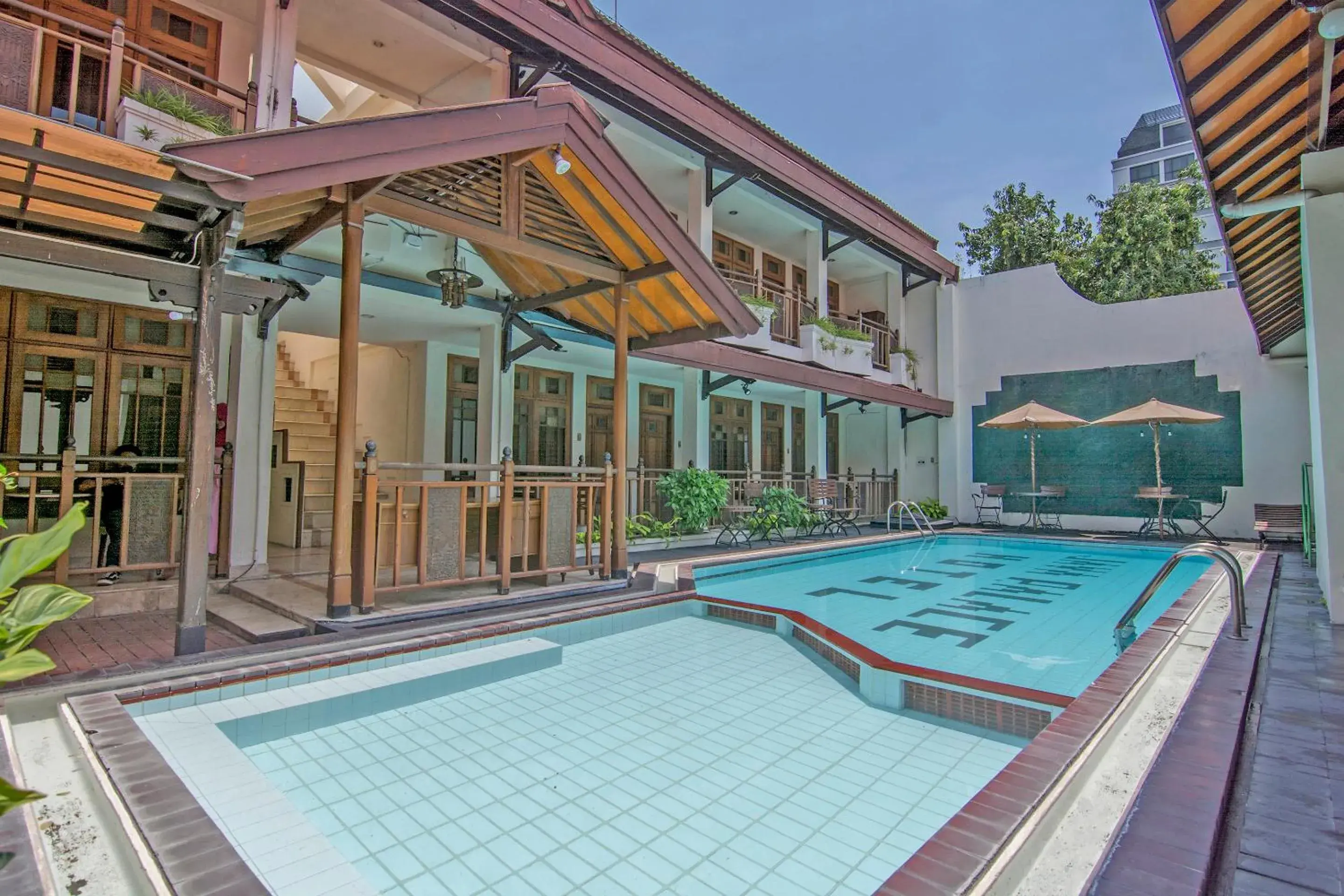 Swimming Pool in OYO 194 Hotel Sapta Gria