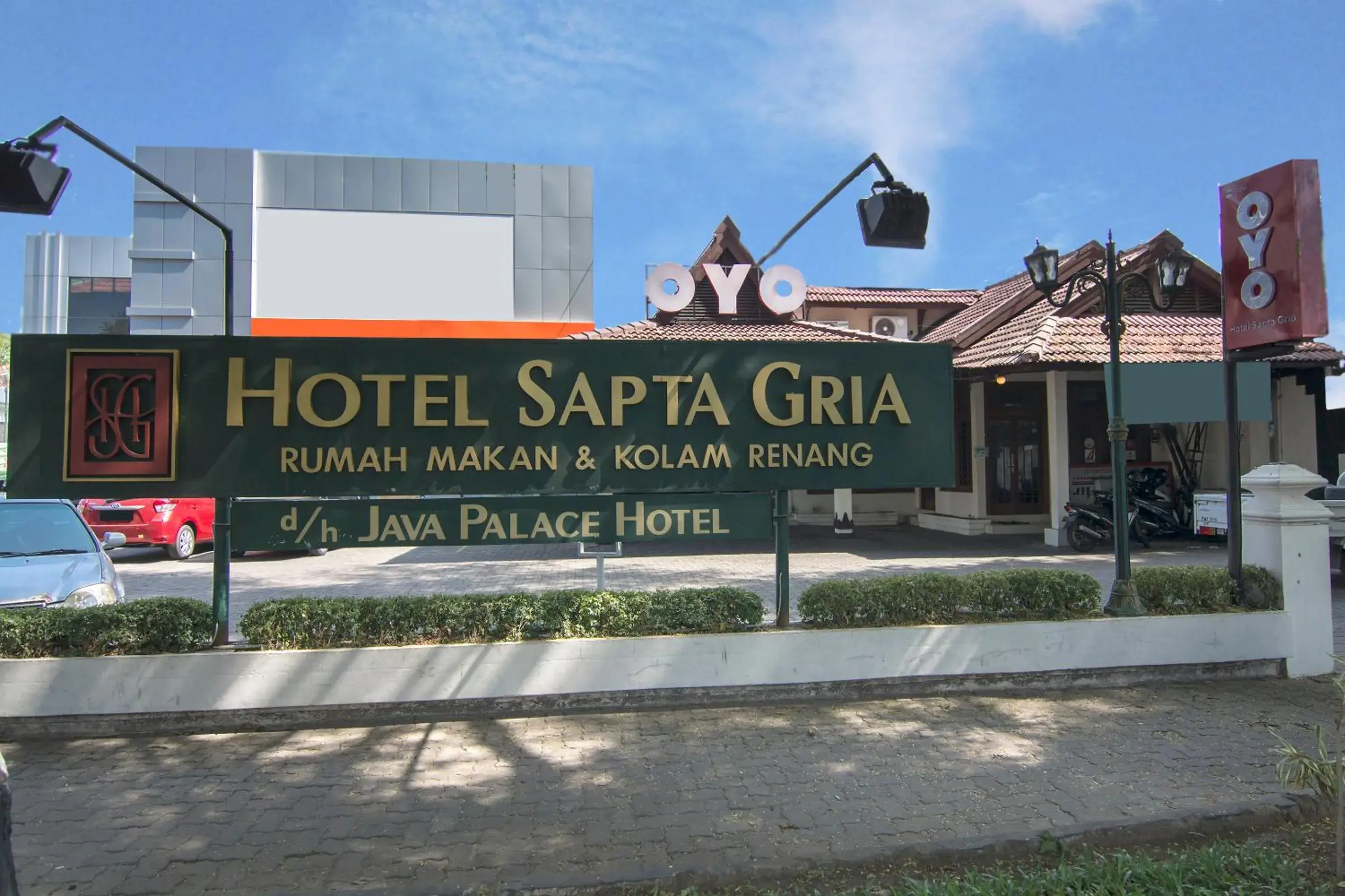 Facade/entrance in OYO 194 Hotel Sapta Gria