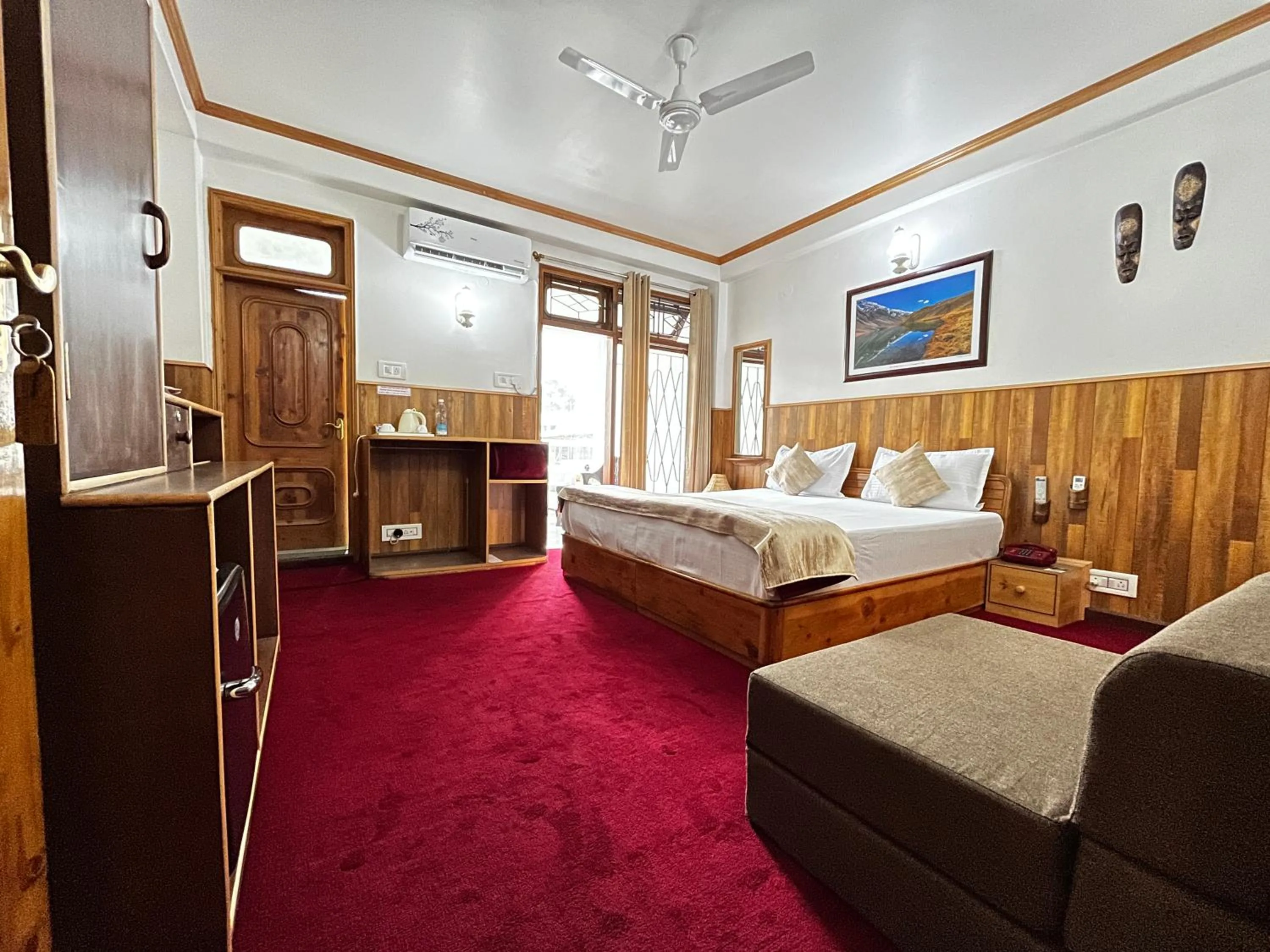 Bedroom, Bed in Hotel Kullu Valley