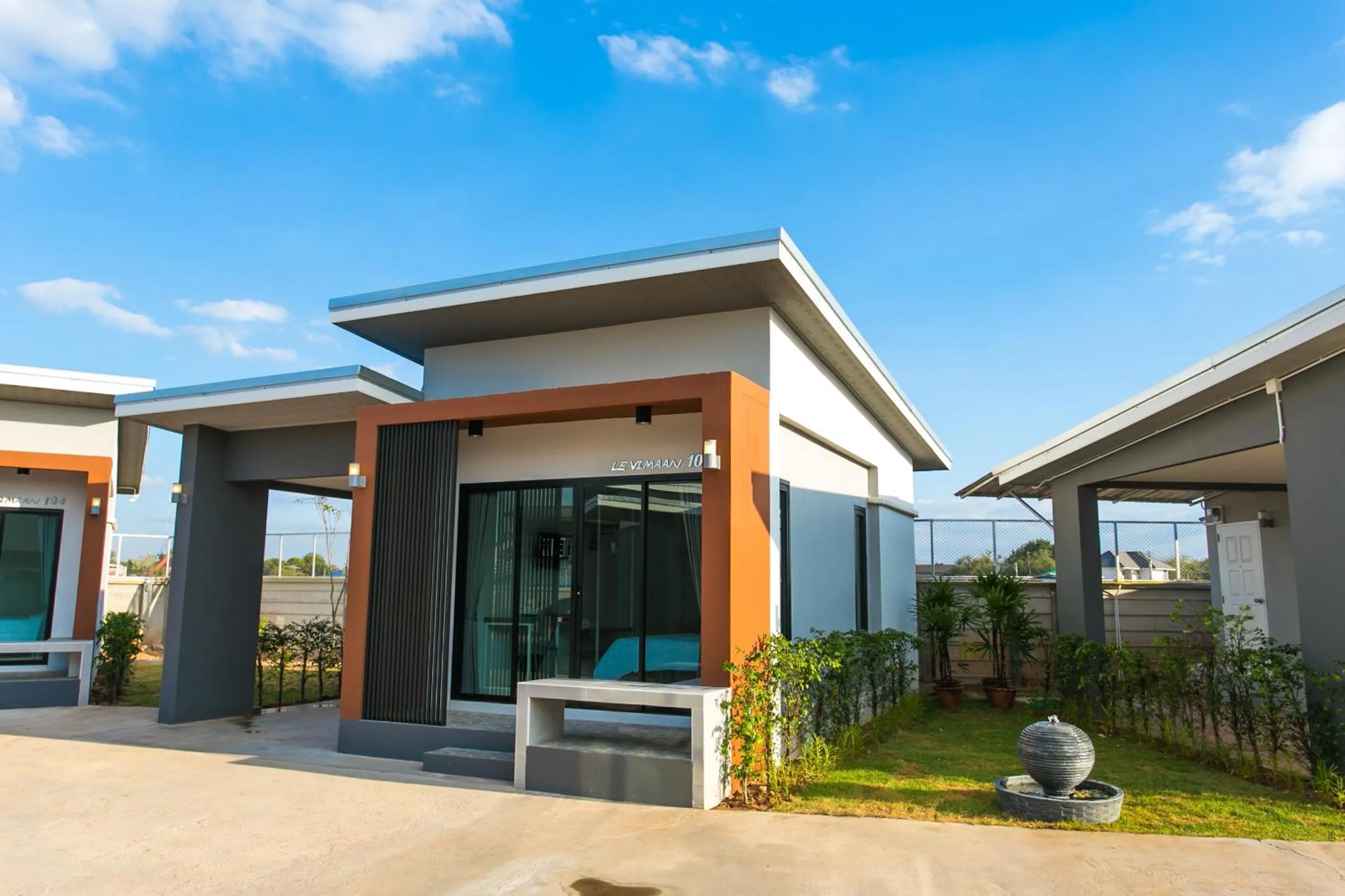 Property building in Baan Le Vimaan