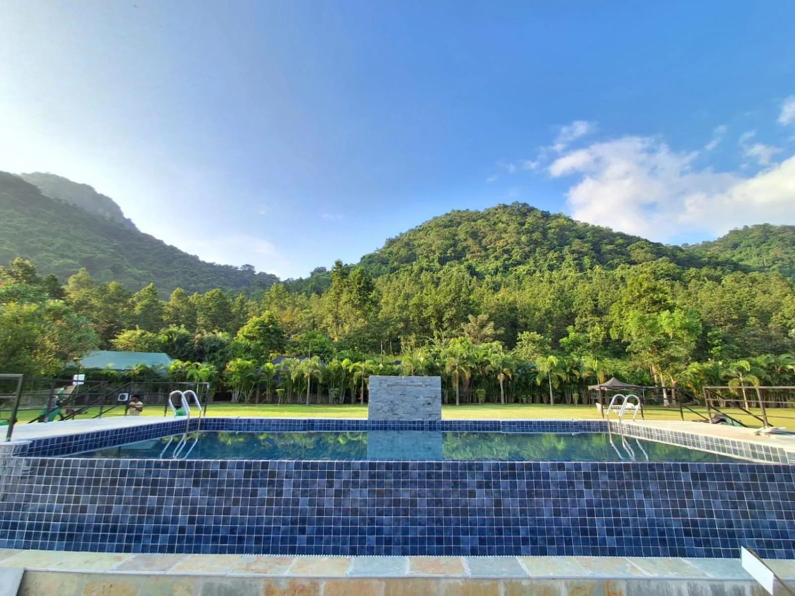 Swimming pool in Eco Adventure Resorts Khhairabera