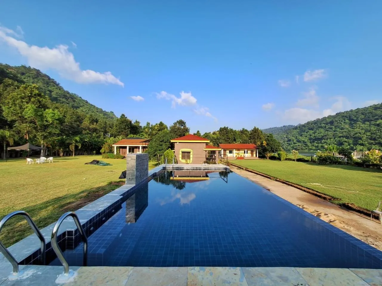 Swimming pool in Eco Adventure Resorts Khhairabera