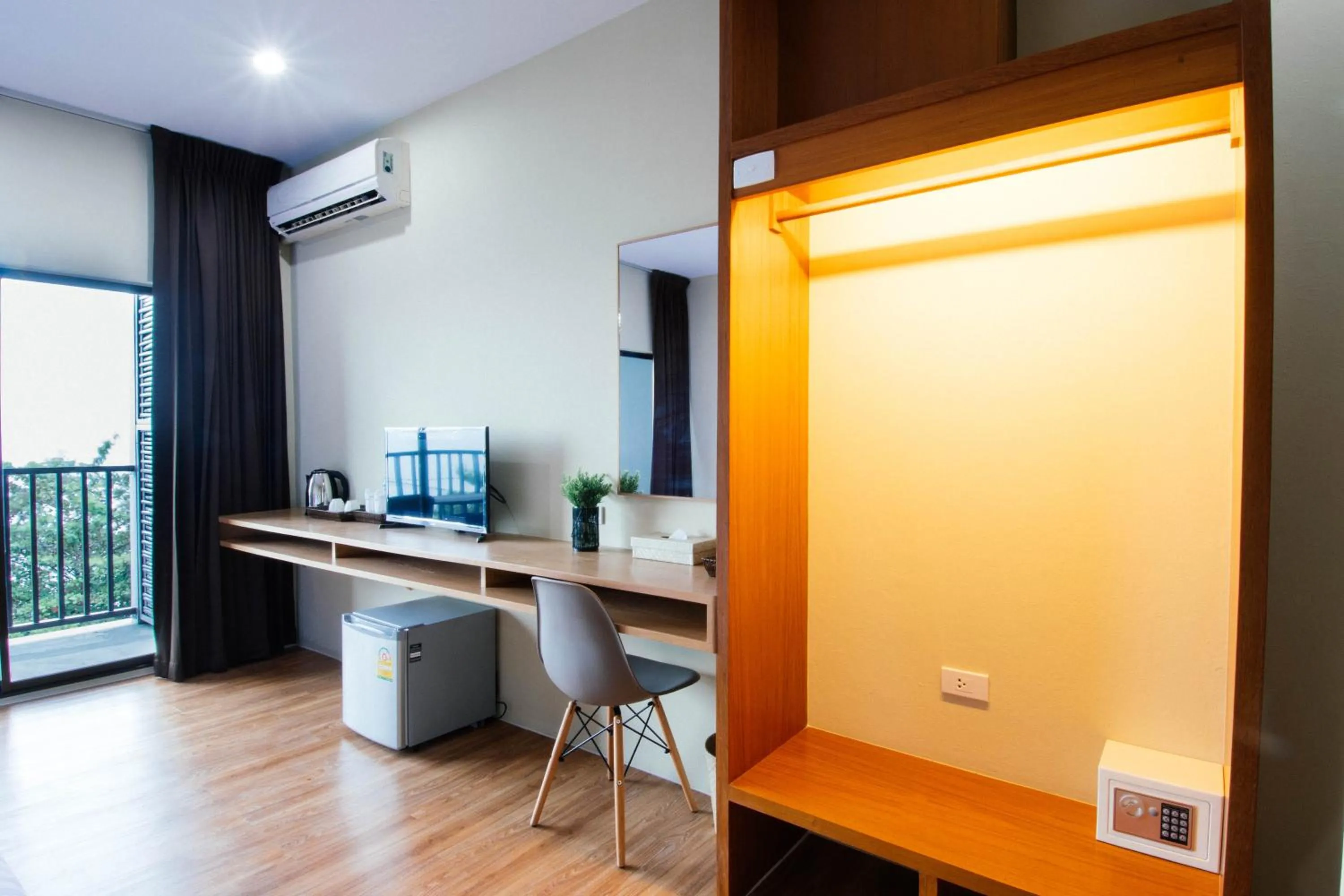 Photo of the whole room in The Pat Hotel