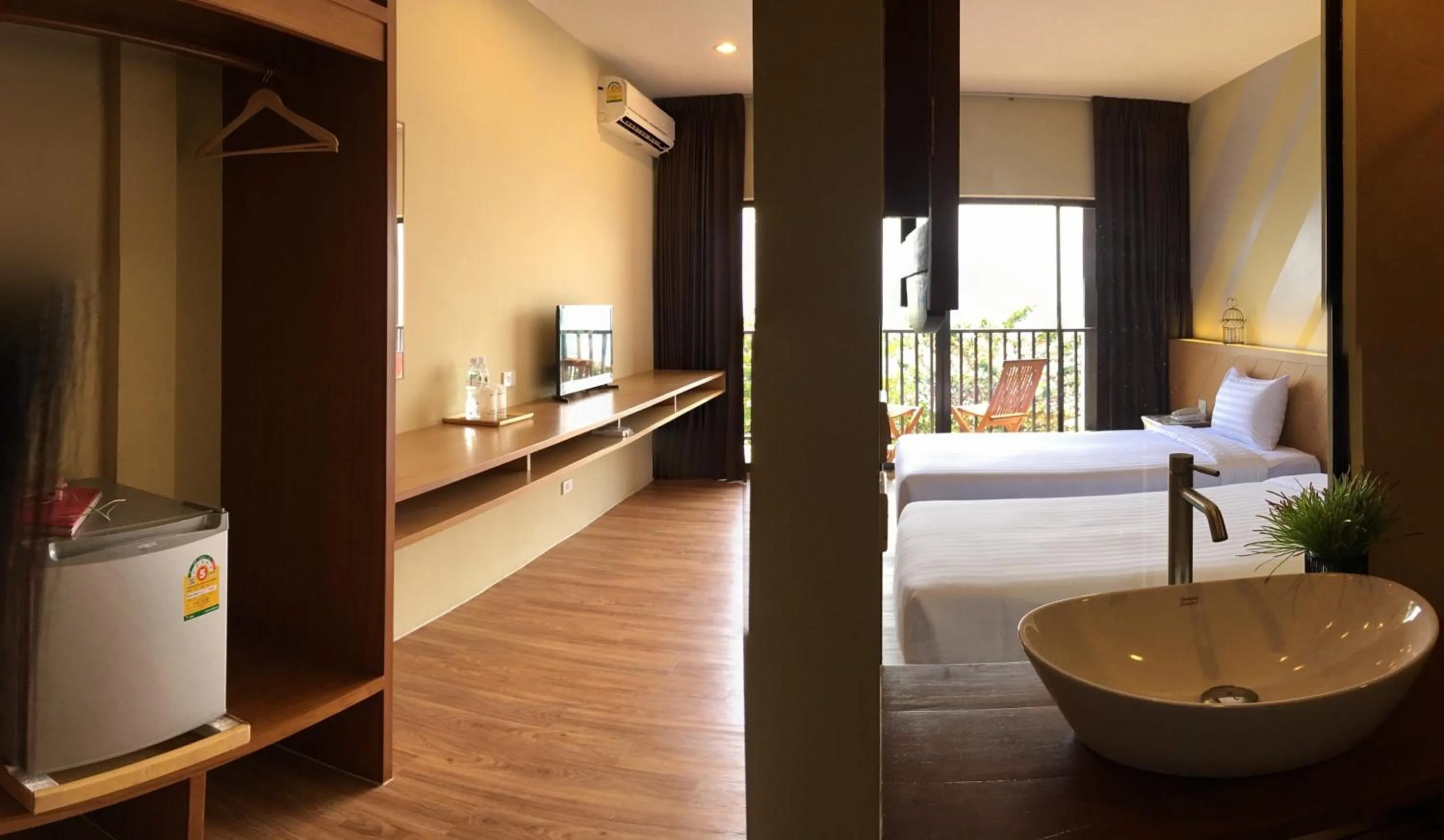 Photo of the whole room, Bed in The Pat Hotel