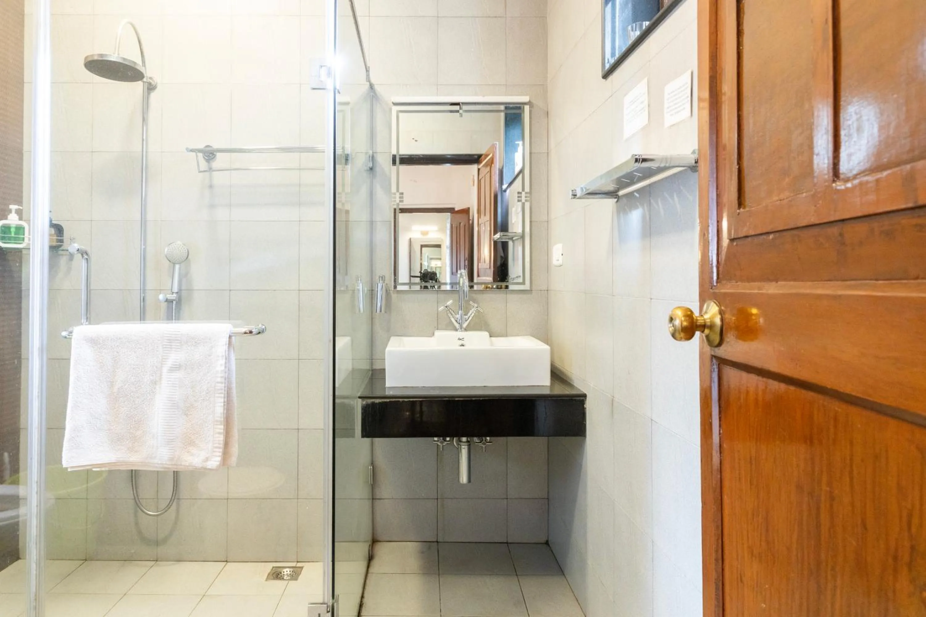 SaffronStays Milton Abbott Estate - 2BR colonial-era bungalow with garden, golf course views & bonfire nights near Ooty Golf Club